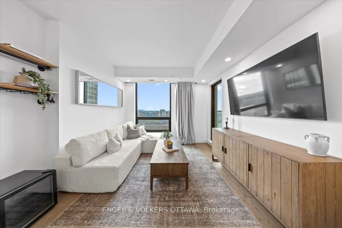 340 Queen Street, #1704