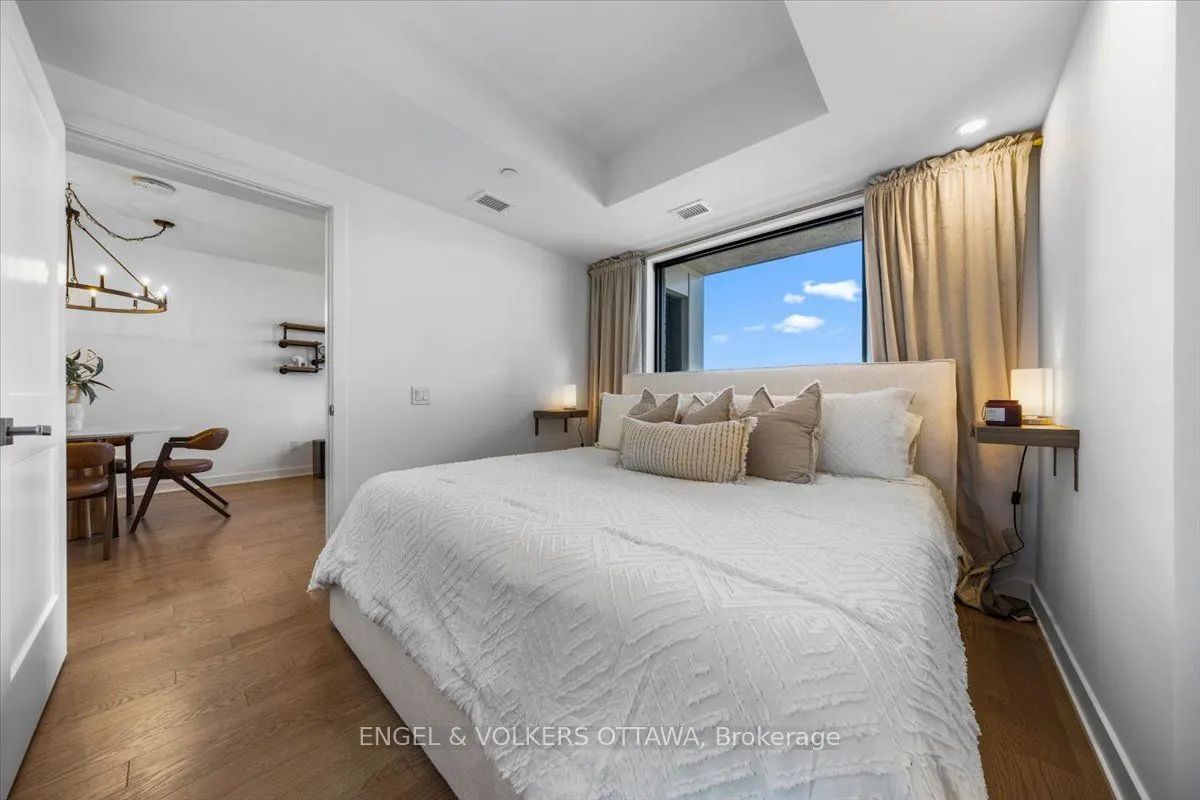 340 Queen Street, #1704