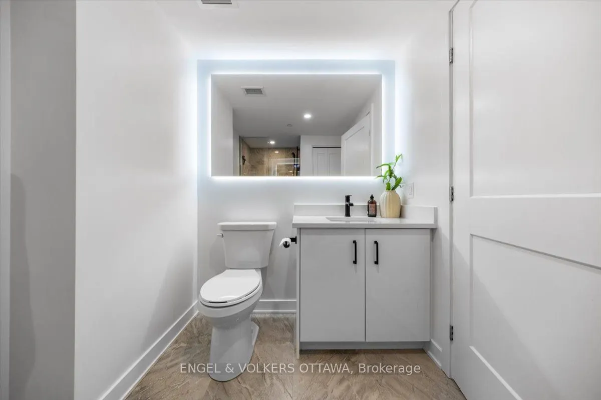 340 Queen Street, #1704
