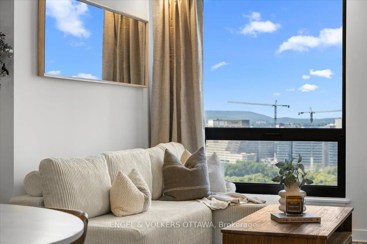 340 Queen Street, #1704