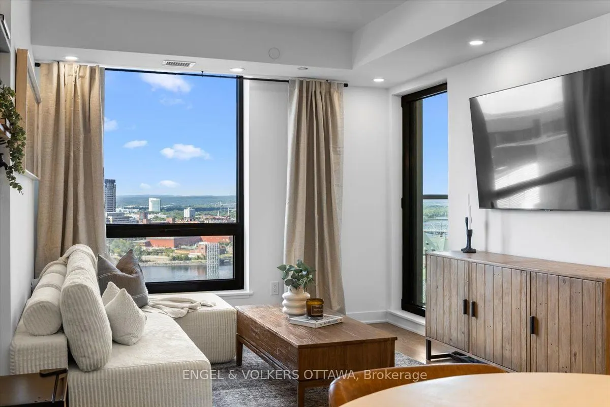 340 Queen Street, #1704