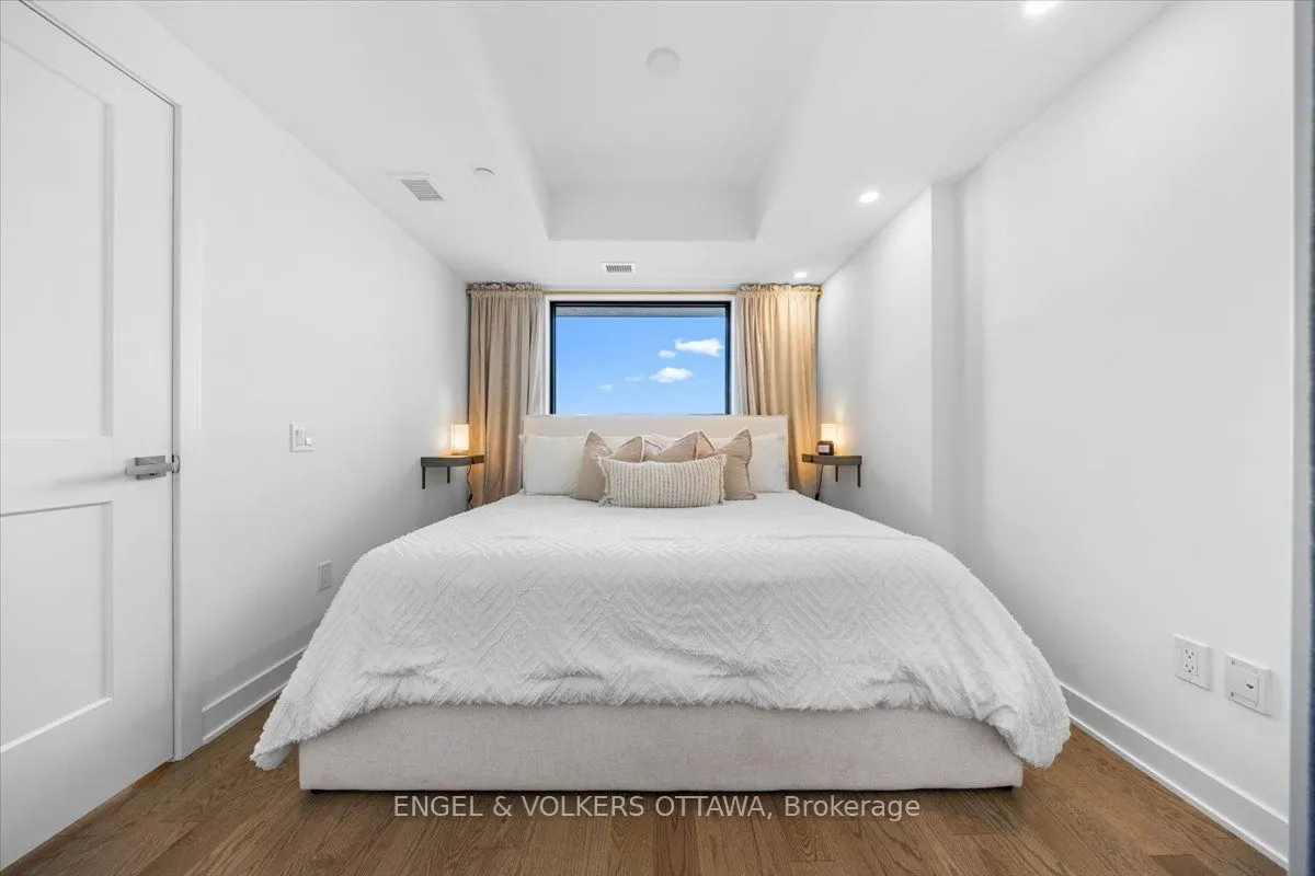 340 Queen Street, #1704