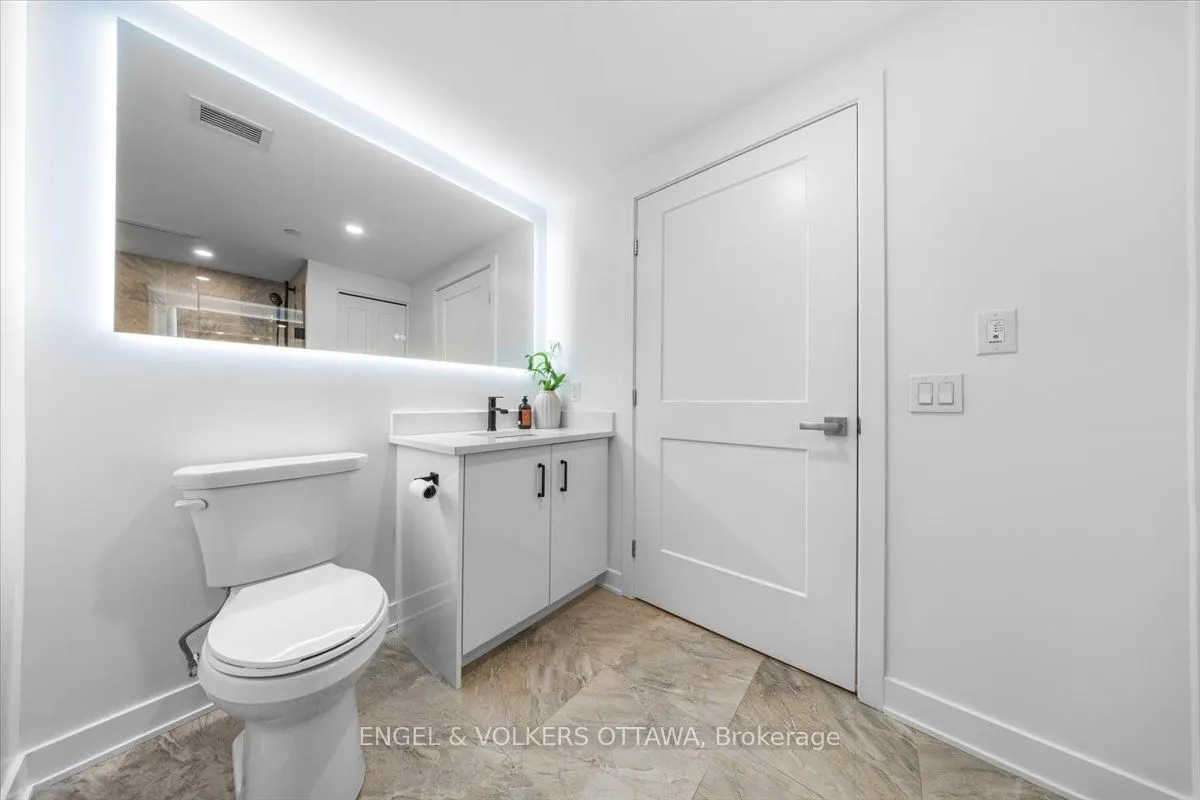 340 Queen Street, #1704