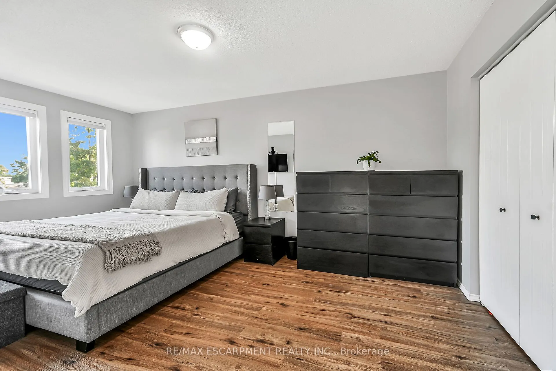 54 ARGYLE Street S, #2