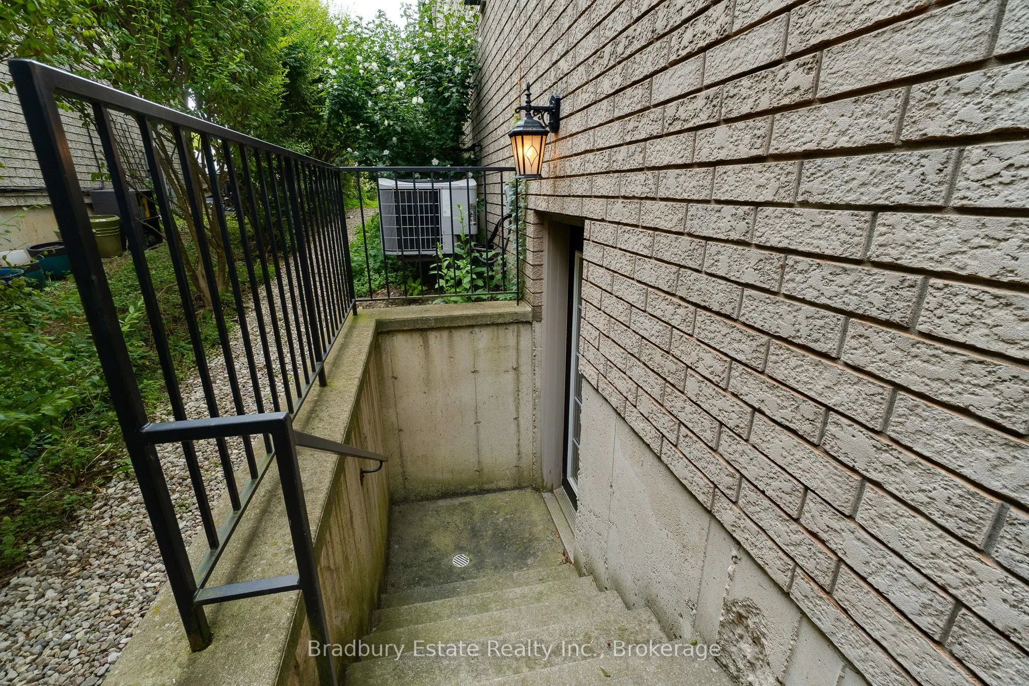 32 Chambers Drive