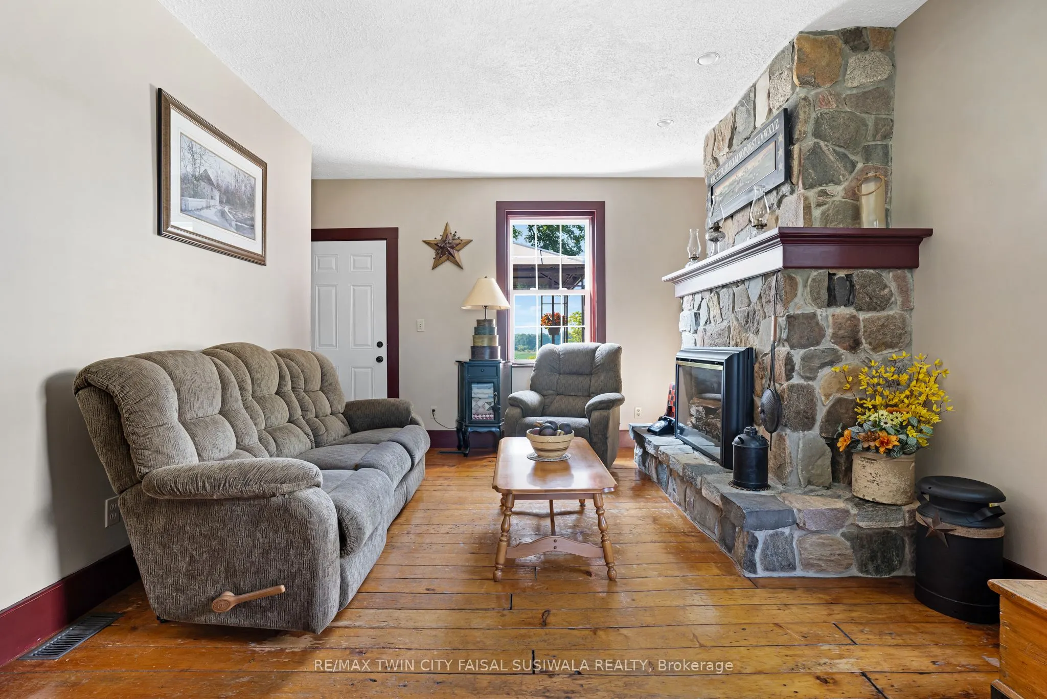 91 Albert Street E