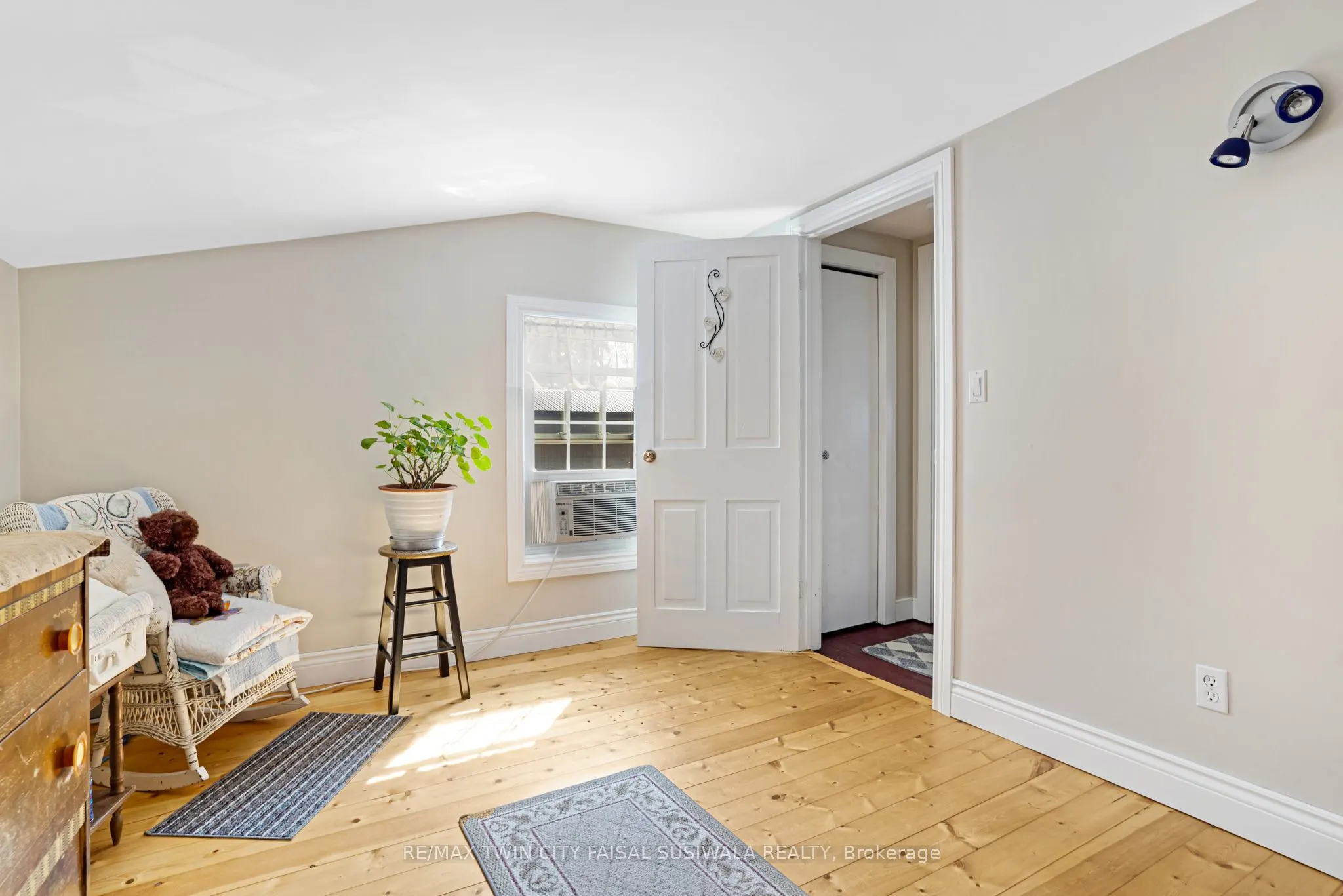91 Albert Street E