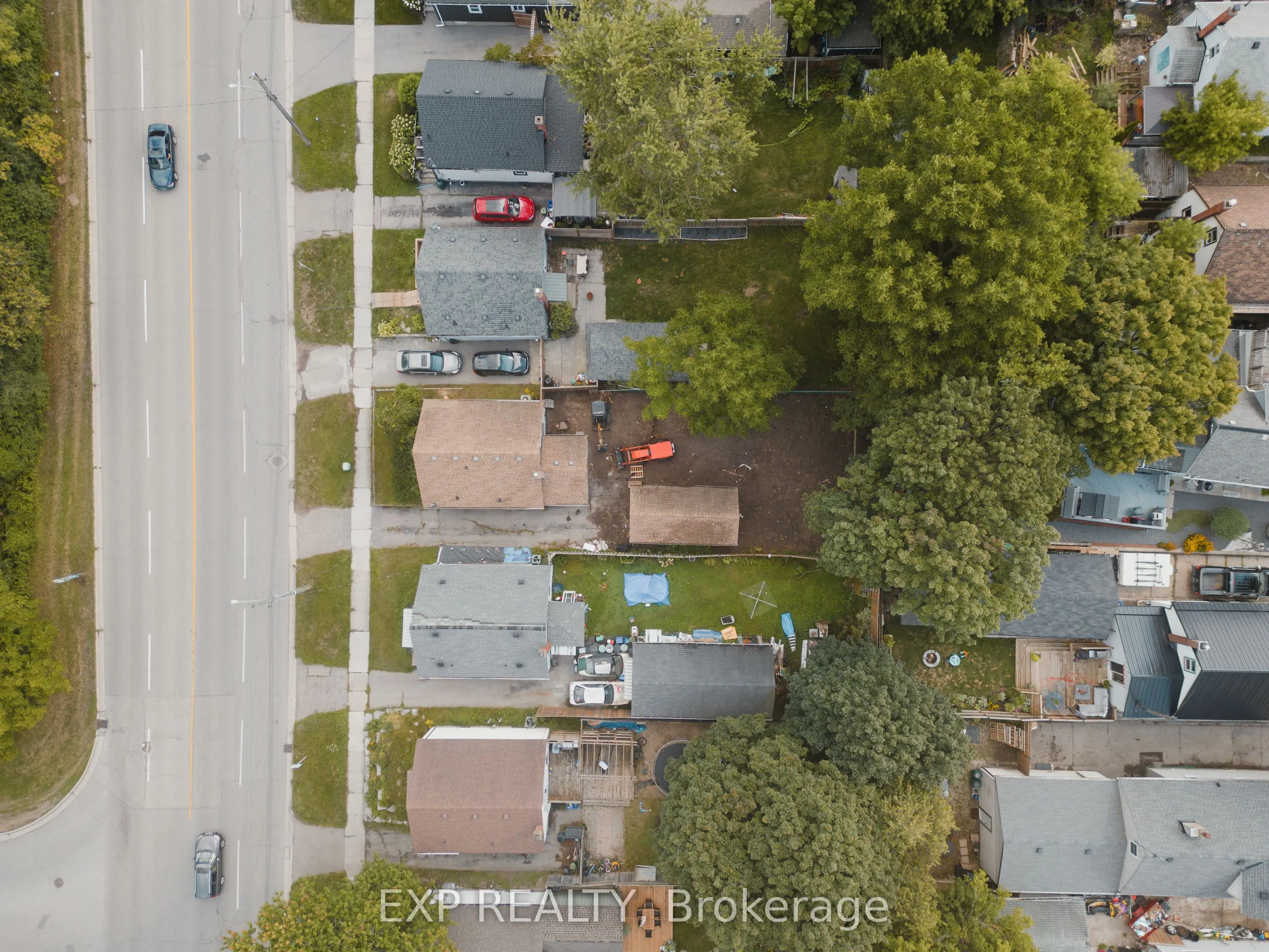 563 Wellington Street N