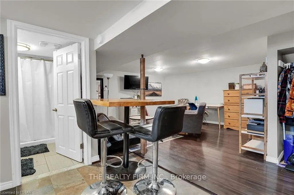 60 Emery Street W