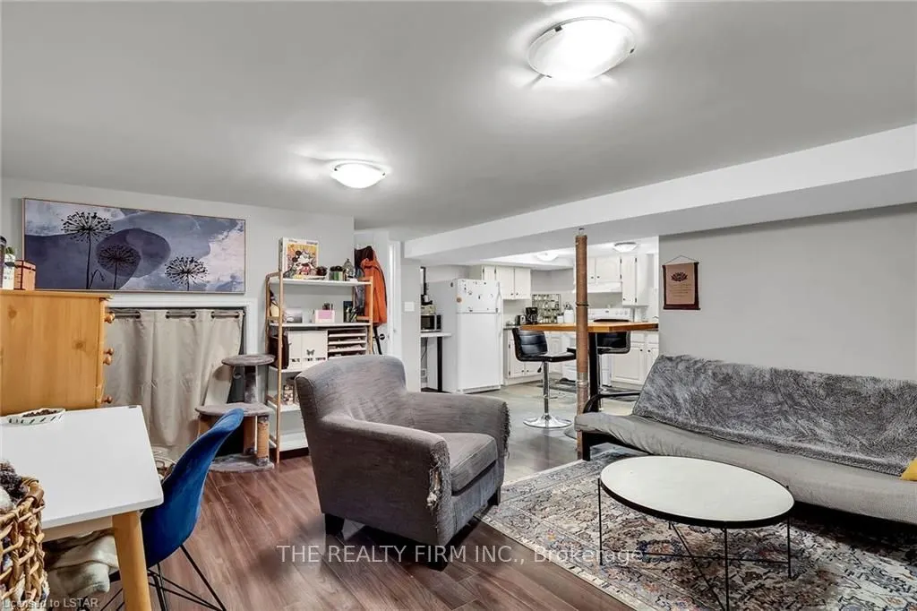 60 Emery Street W