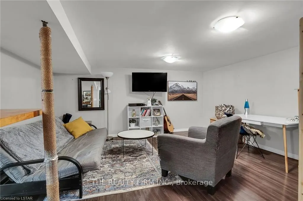 60 Emery Street W