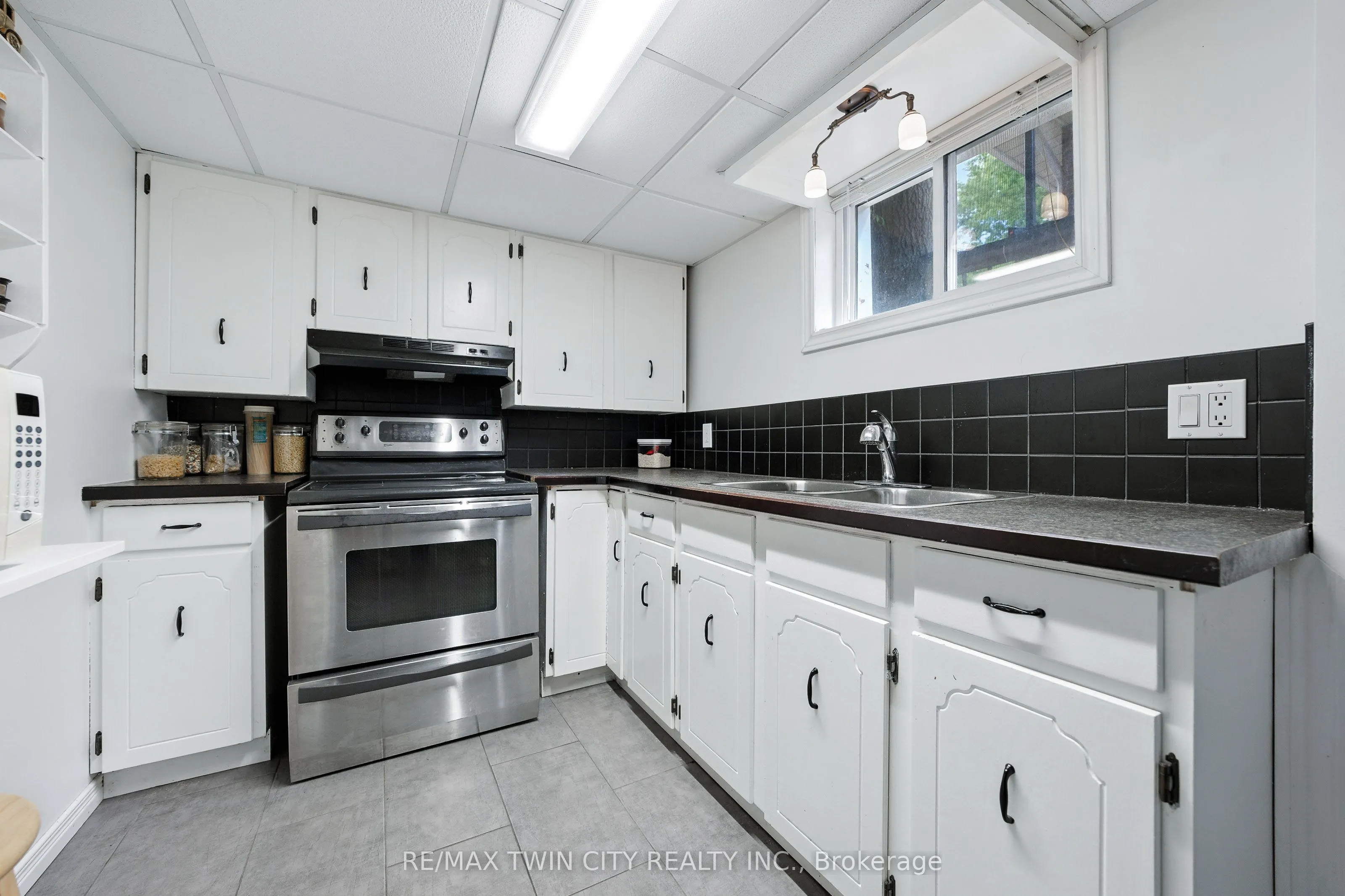 854 Guelph Street