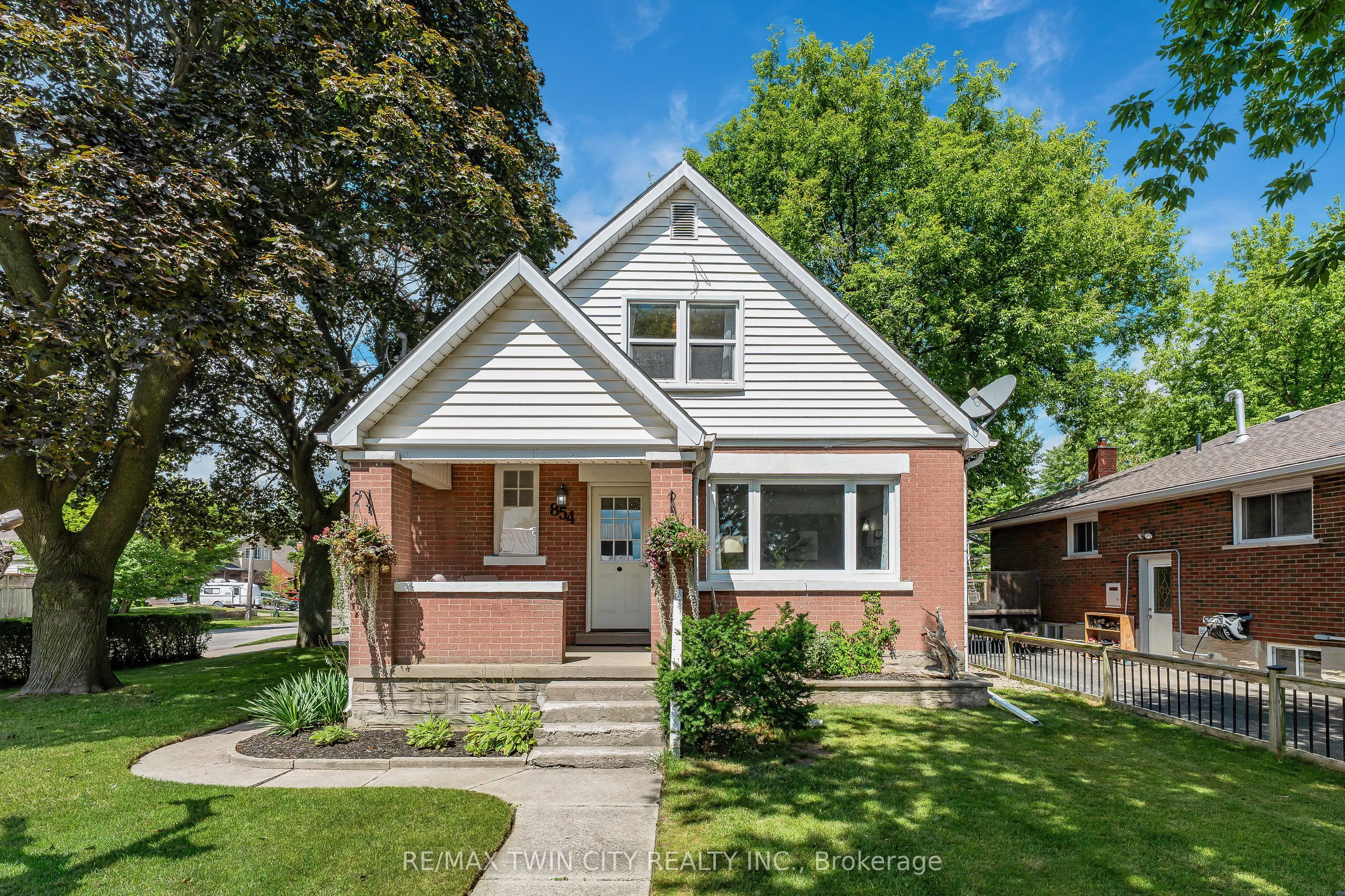 854 Guelph Street