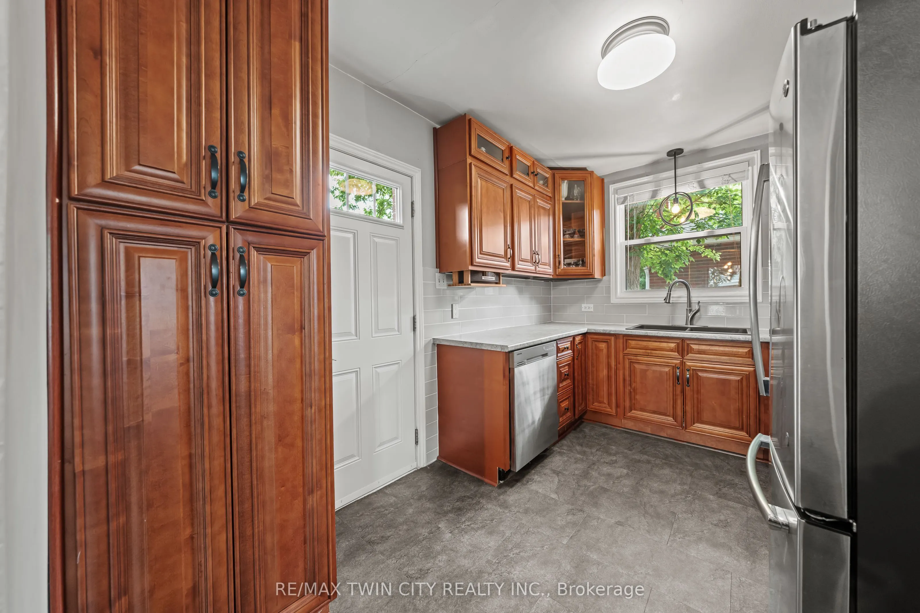 854 Guelph Street
