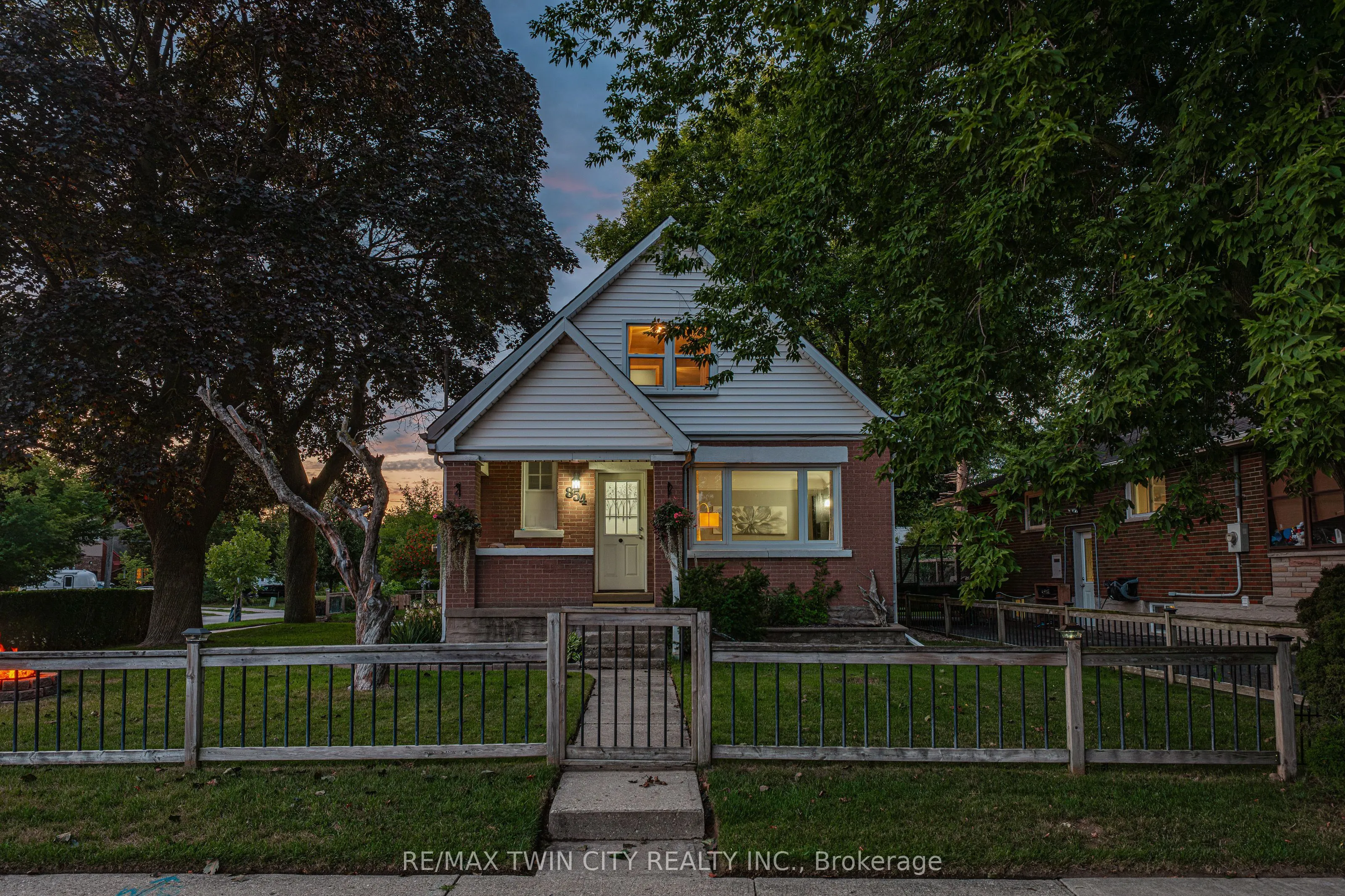 854 Guelph Street