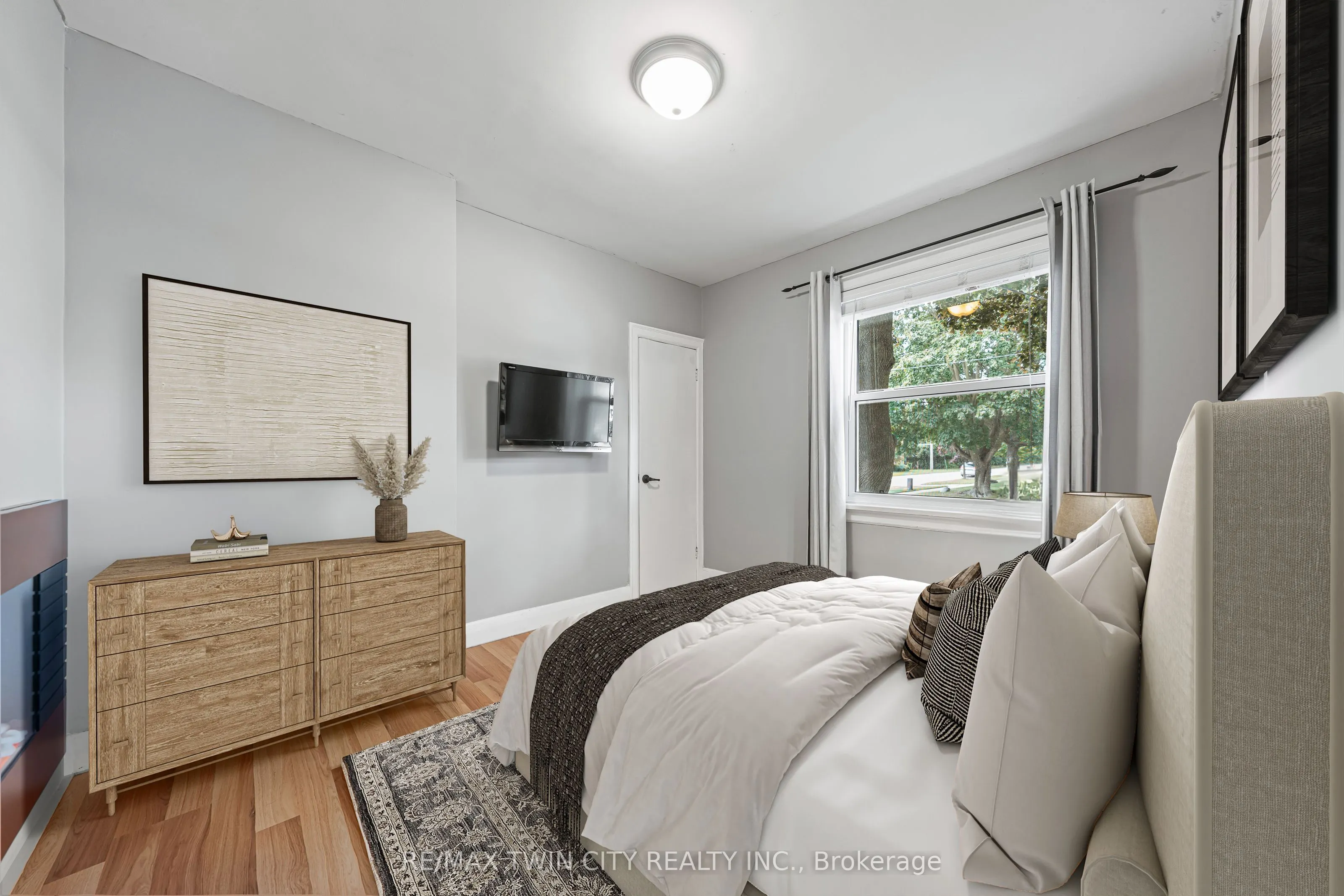 854 Guelph Street