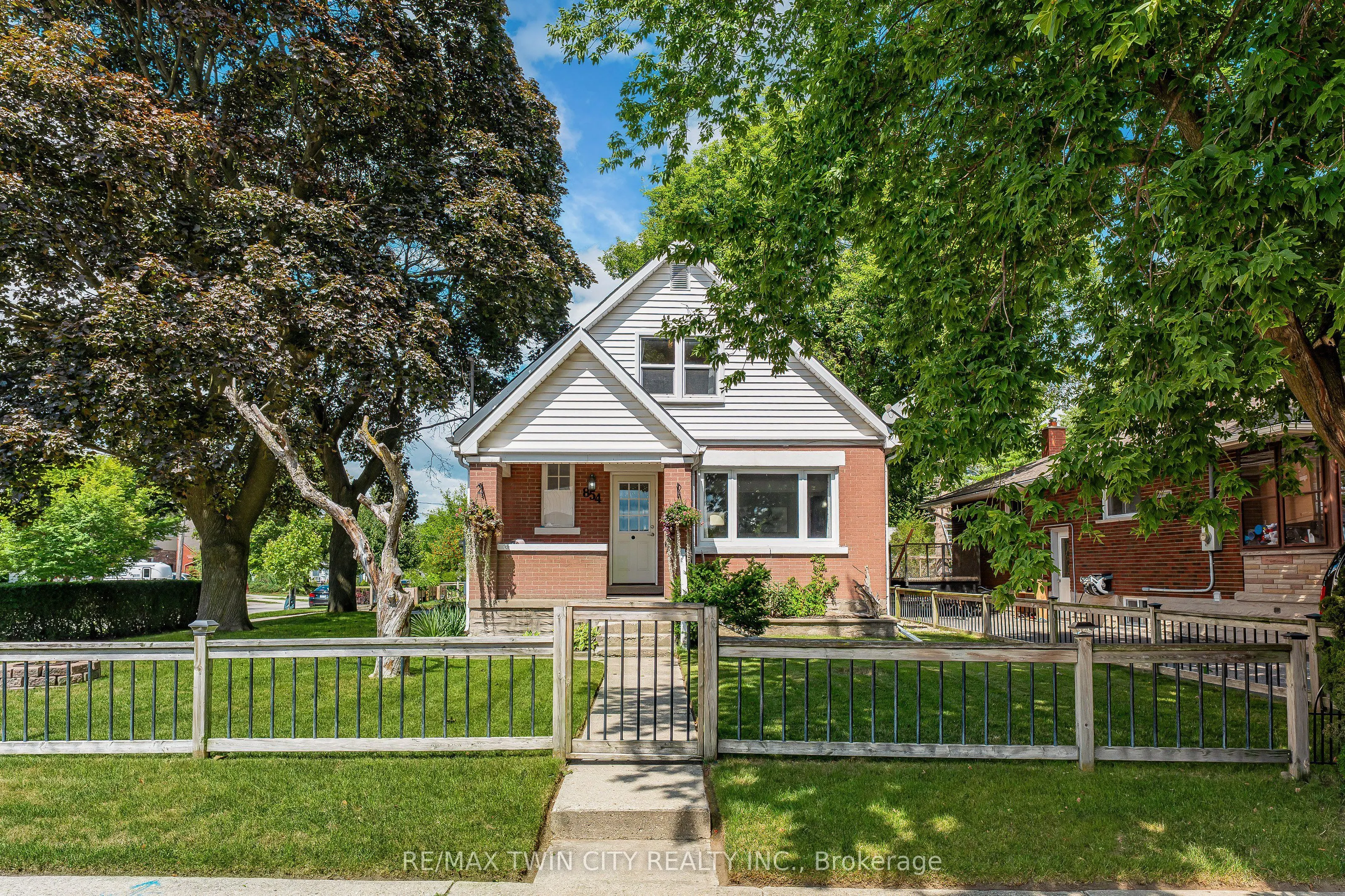 854 Guelph Street