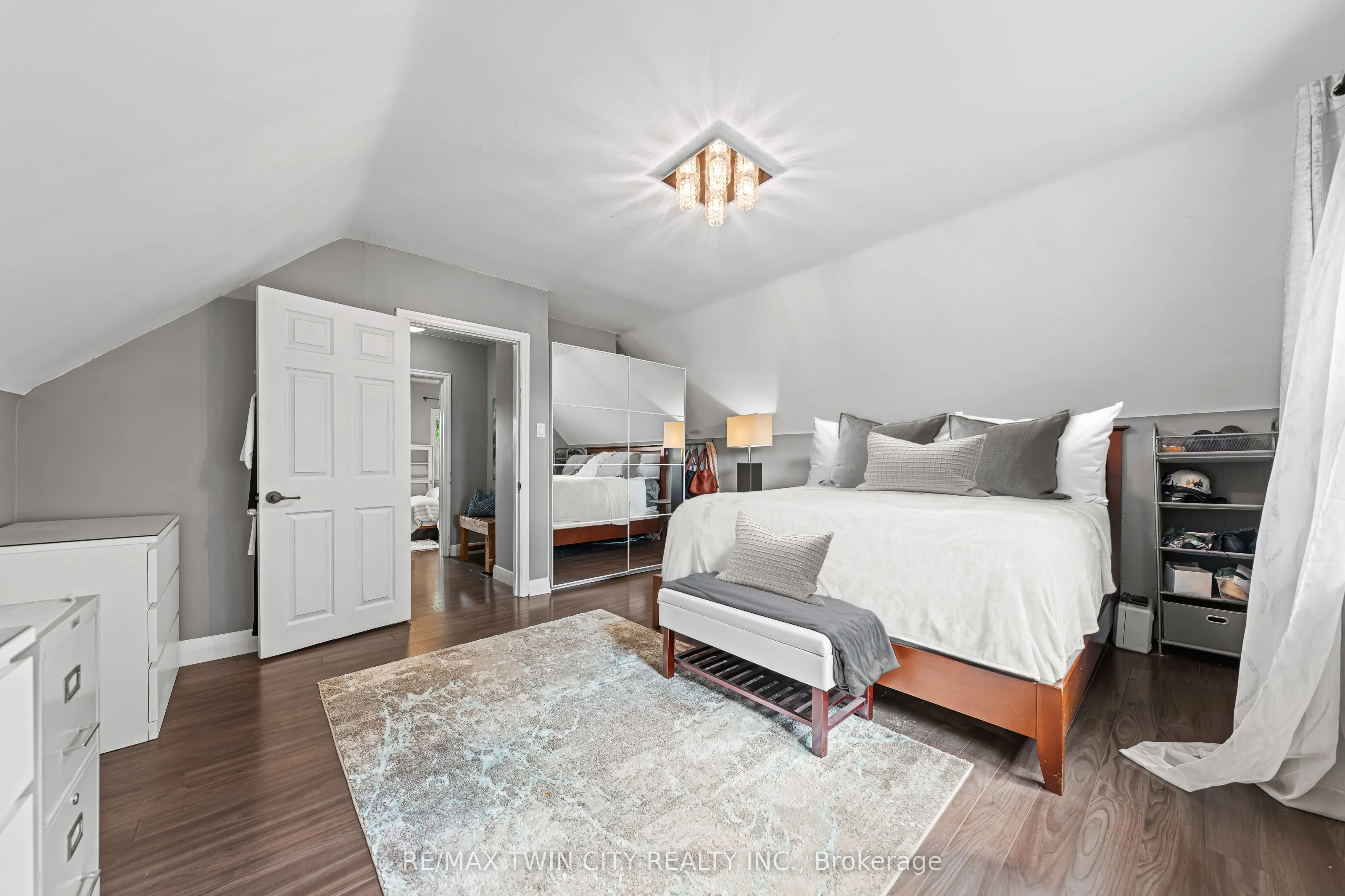854 Guelph Street