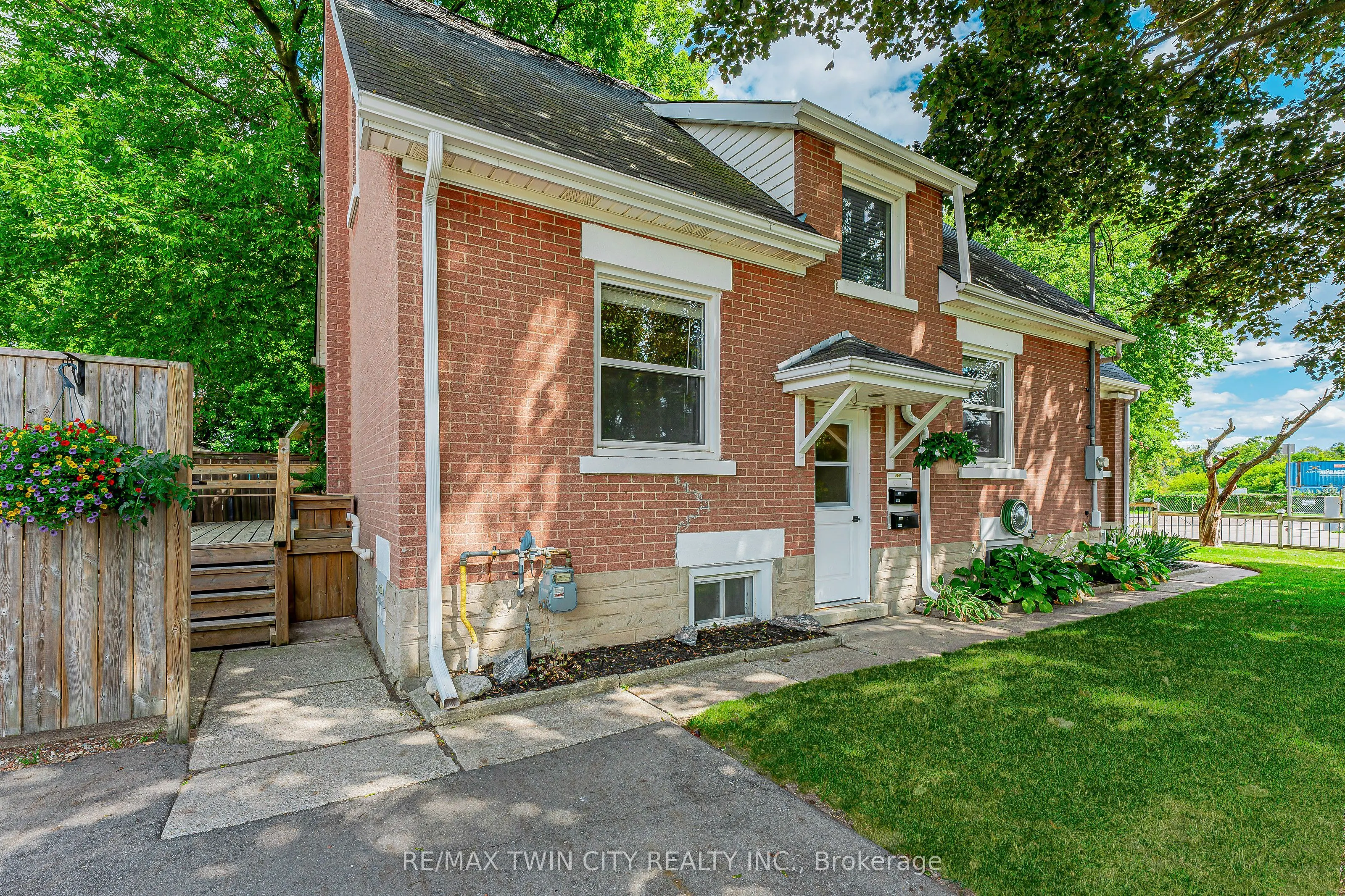 854 Guelph Street