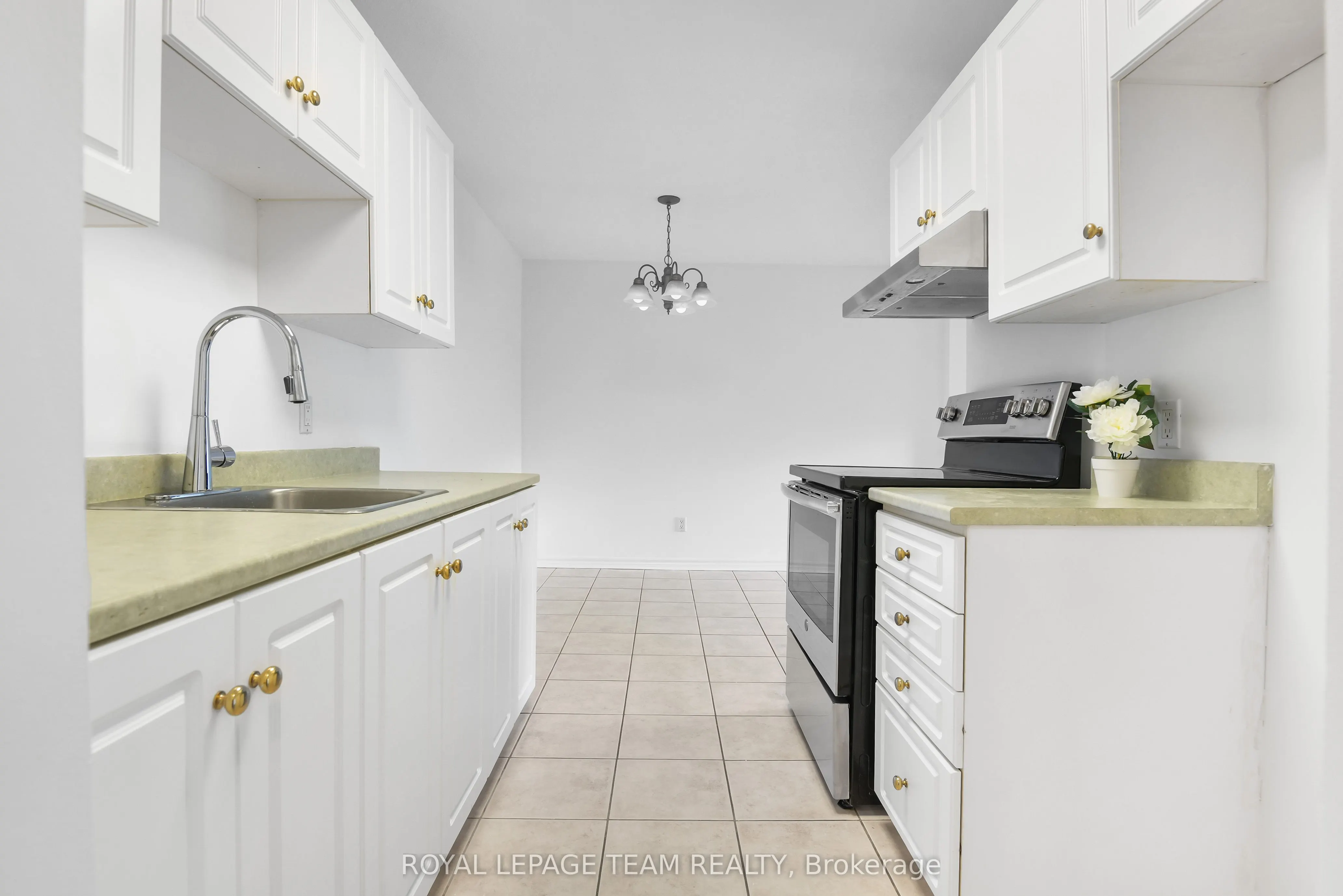 190 Elgin Street W, #205