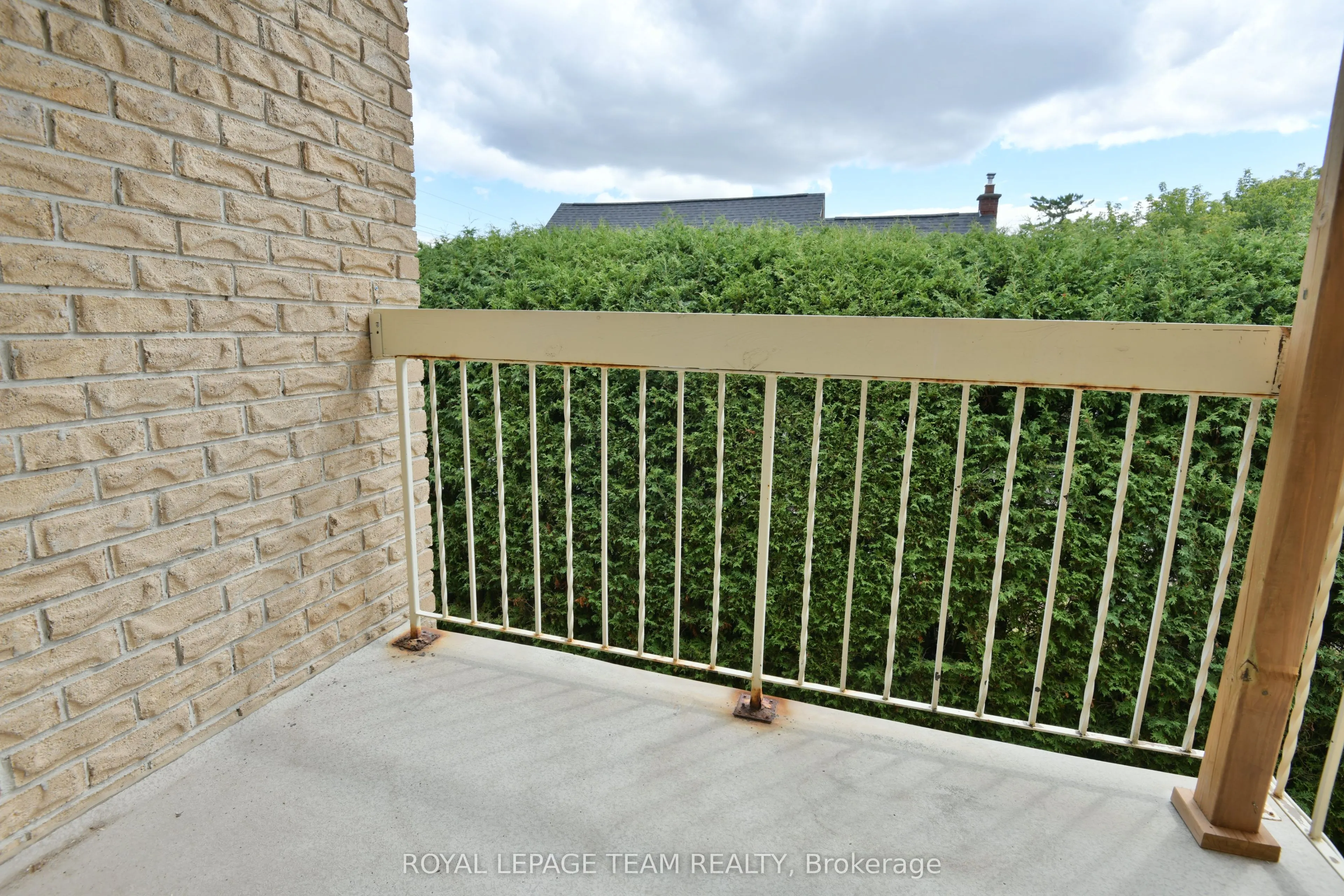 190 Elgin Street W, #205