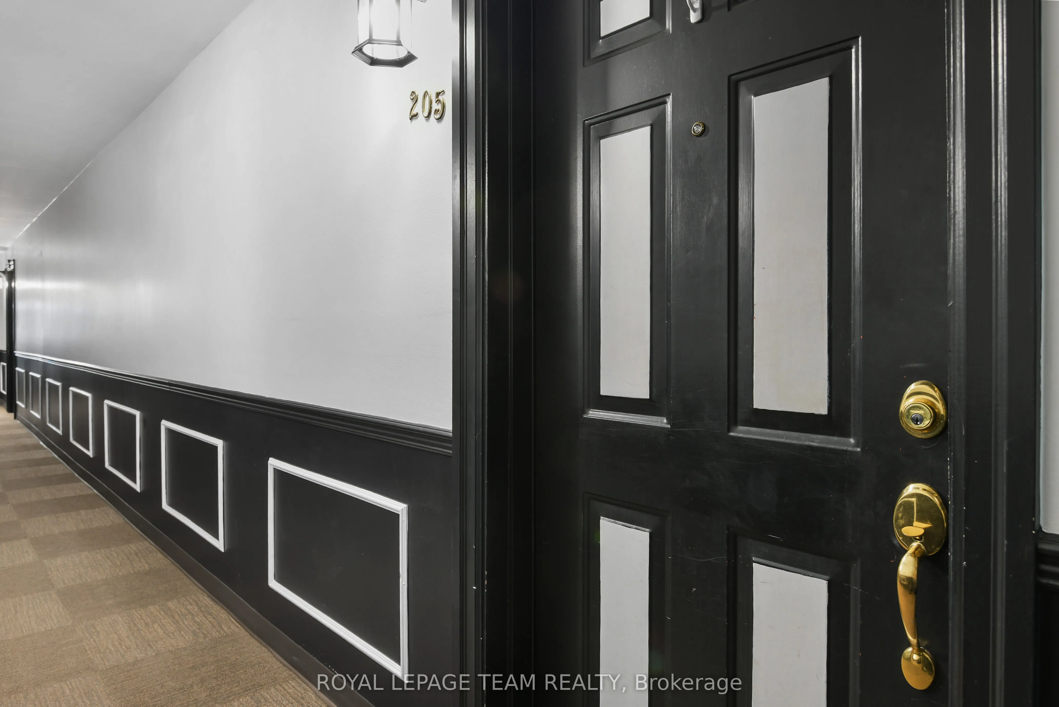190 Elgin Street W, #205