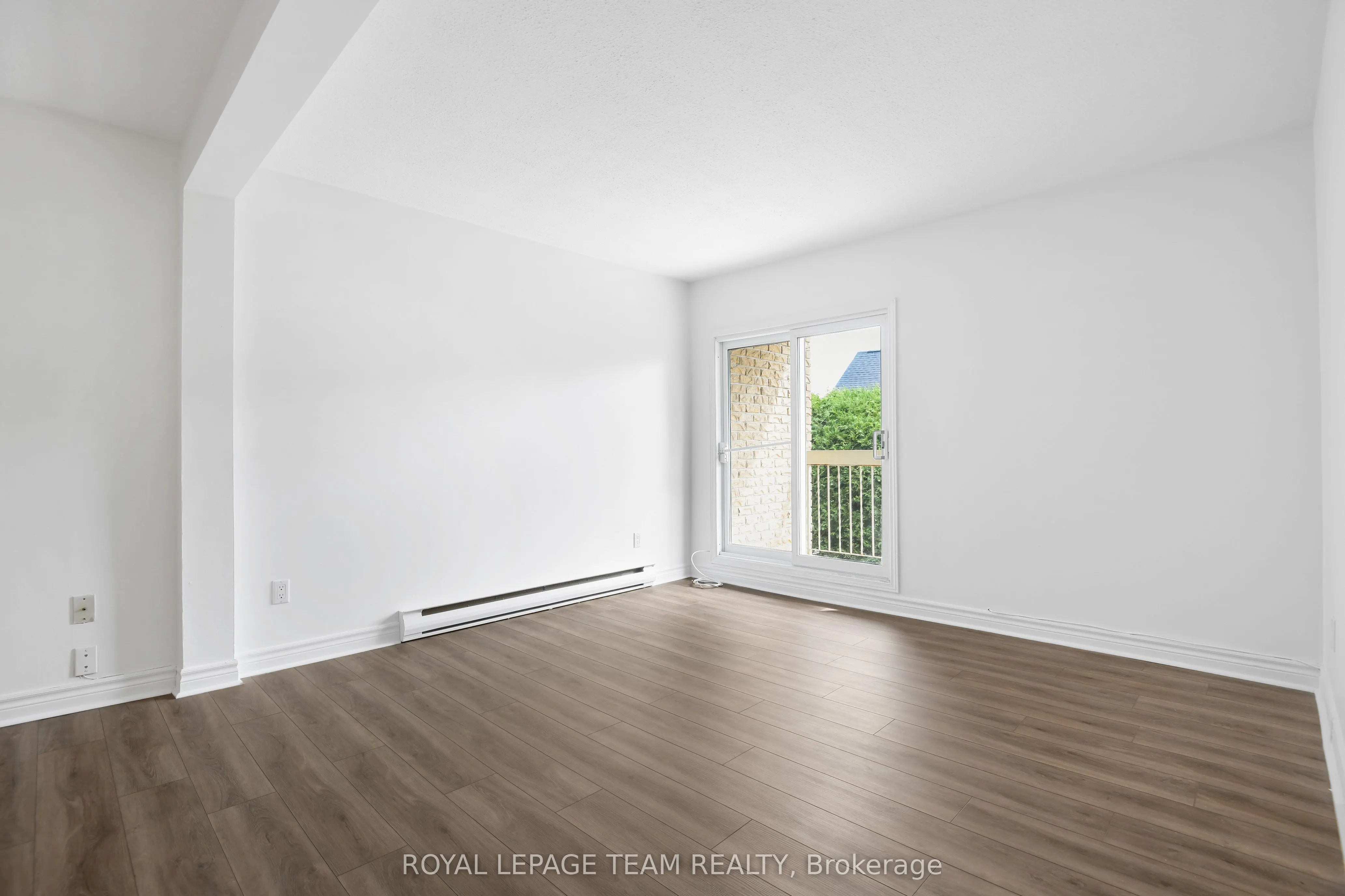 190 Elgin Street W, #205