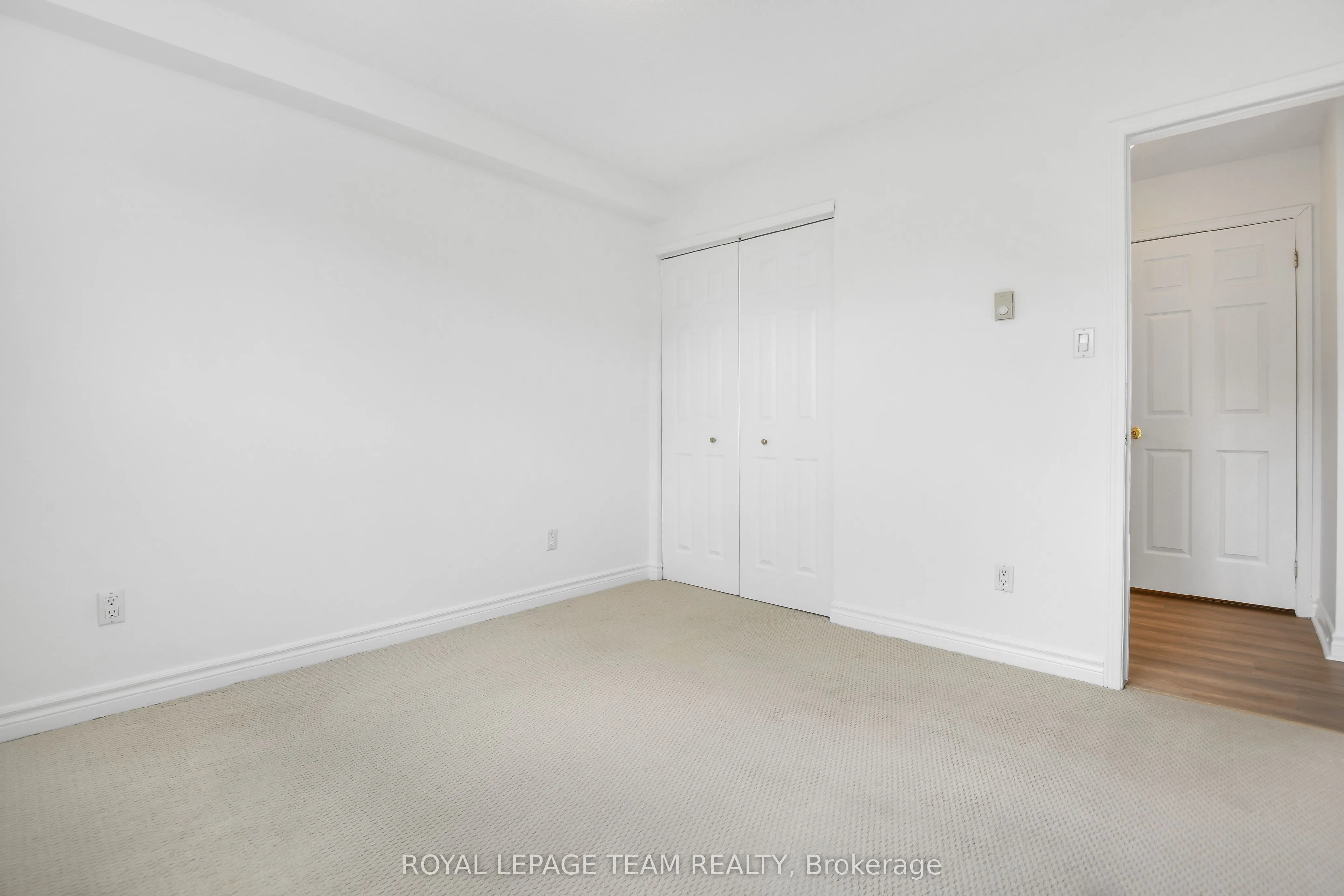 190 Elgin Street W, #205