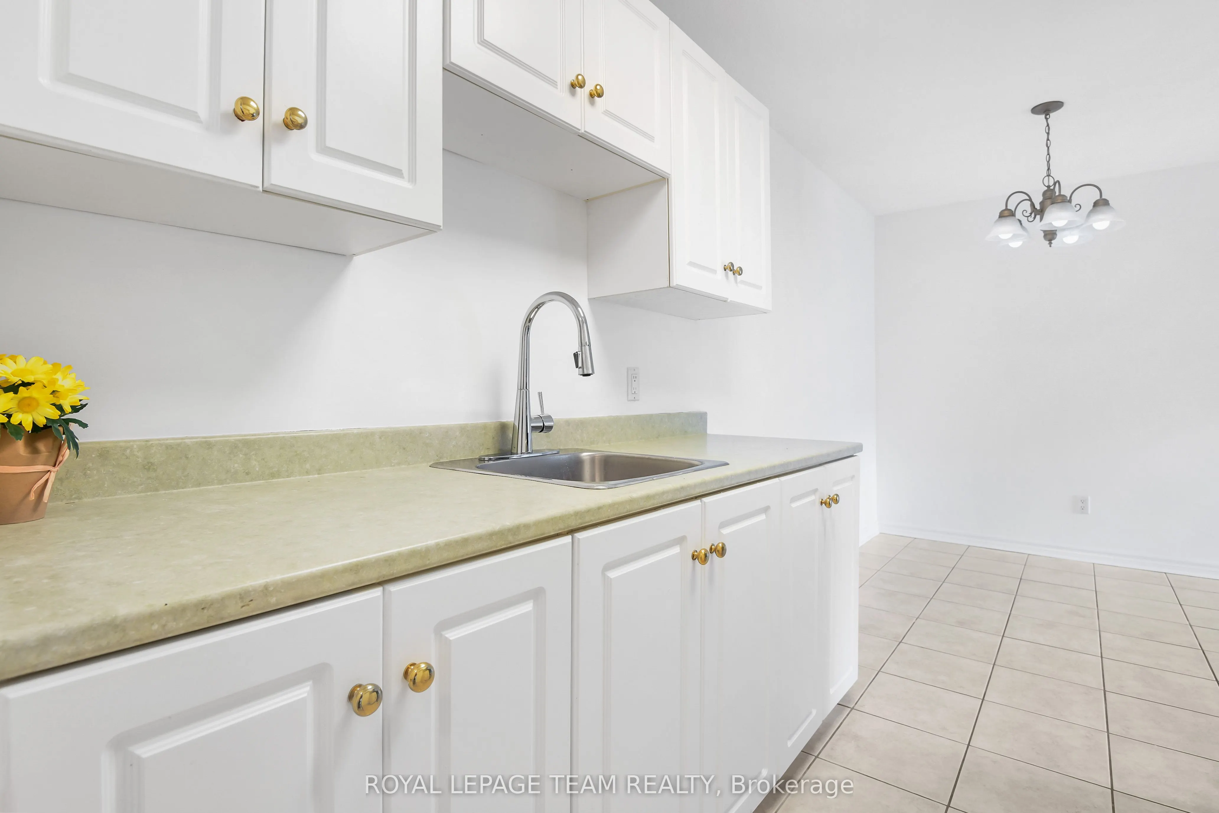 190 Elgin Street W, #205