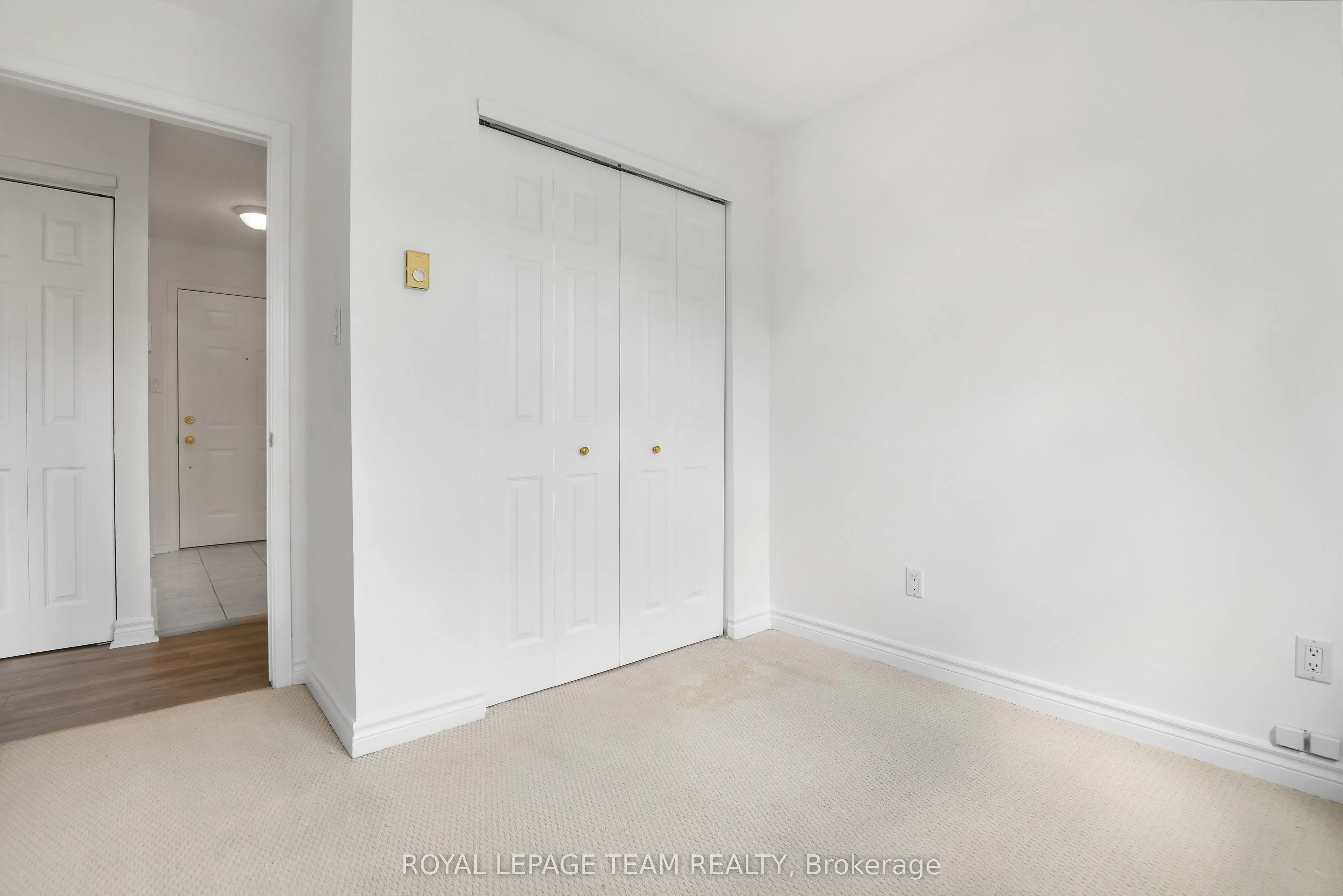 190 Elgin Street W, #205