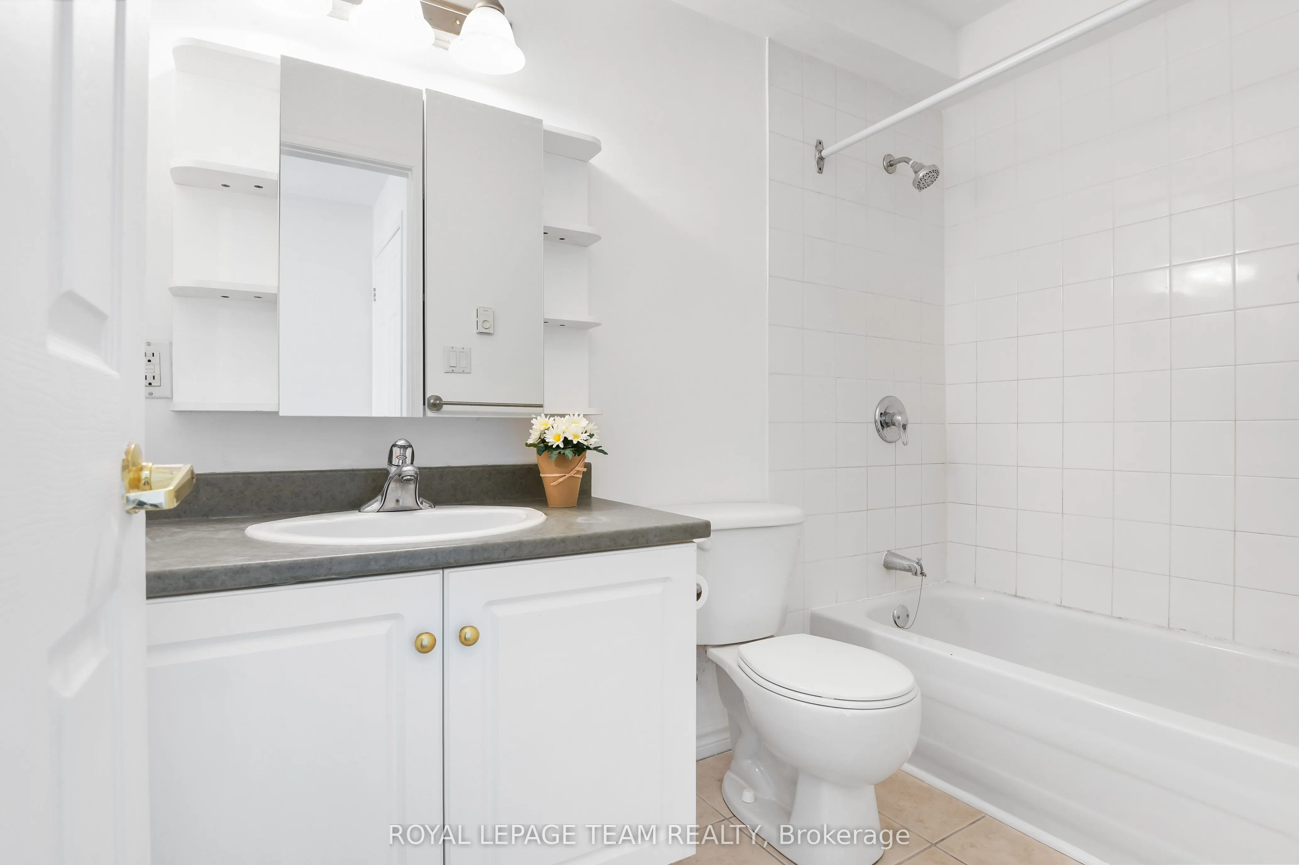 190 Elgin Street W, #205