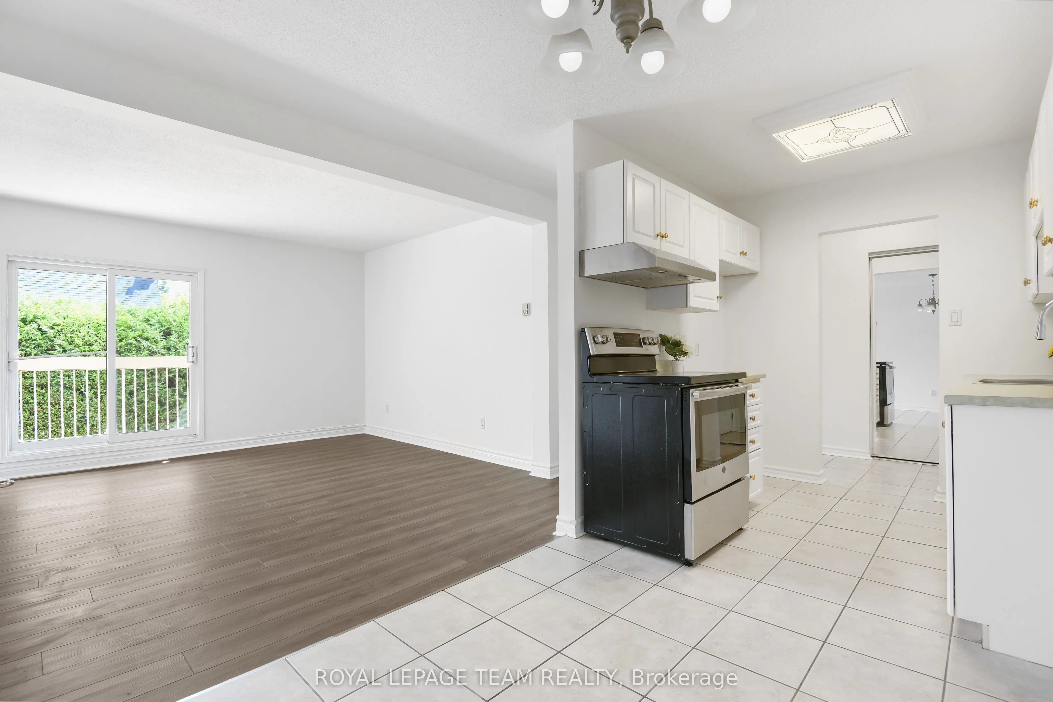 190 Elgin Street W, #205