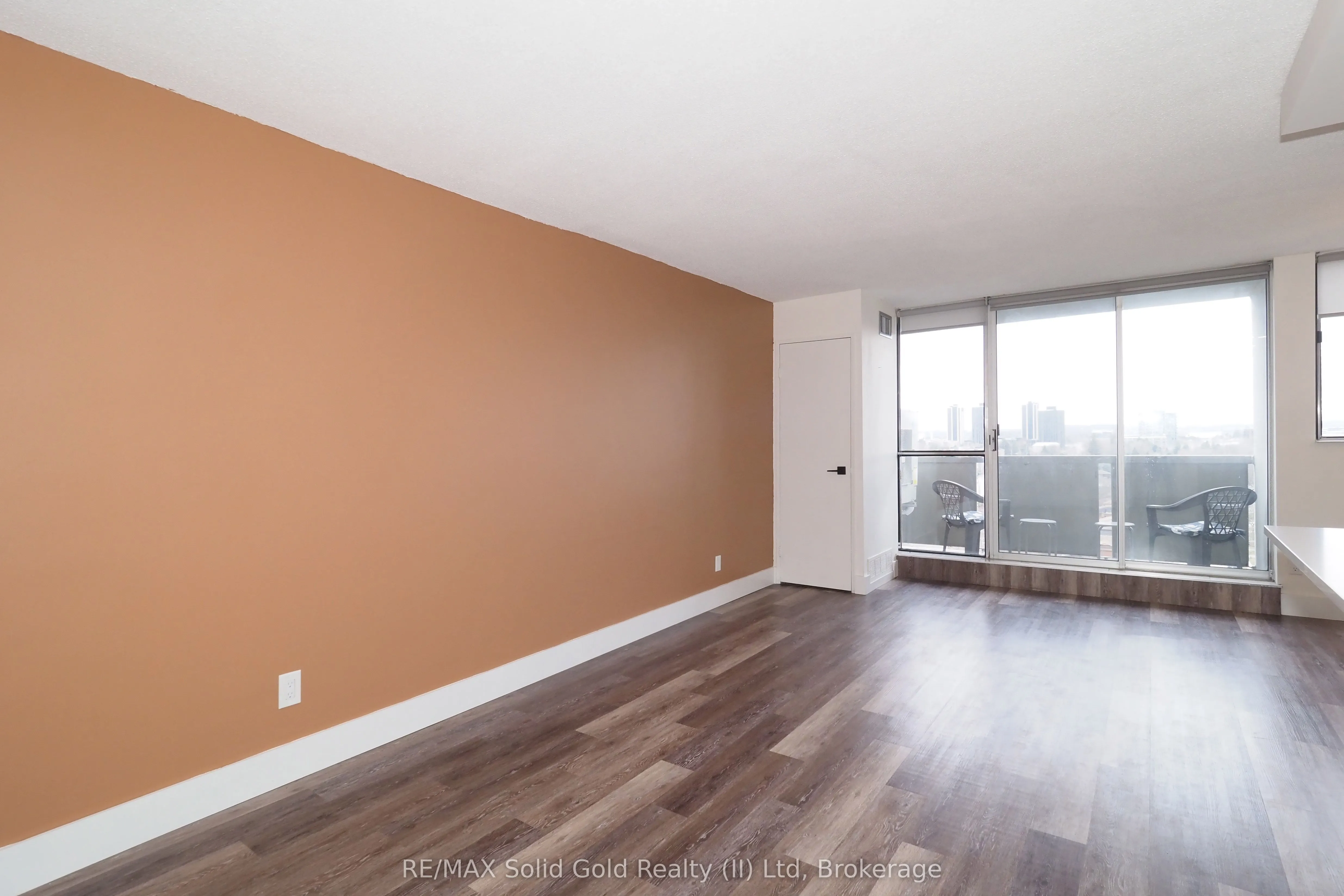 375 King Street N, #1105