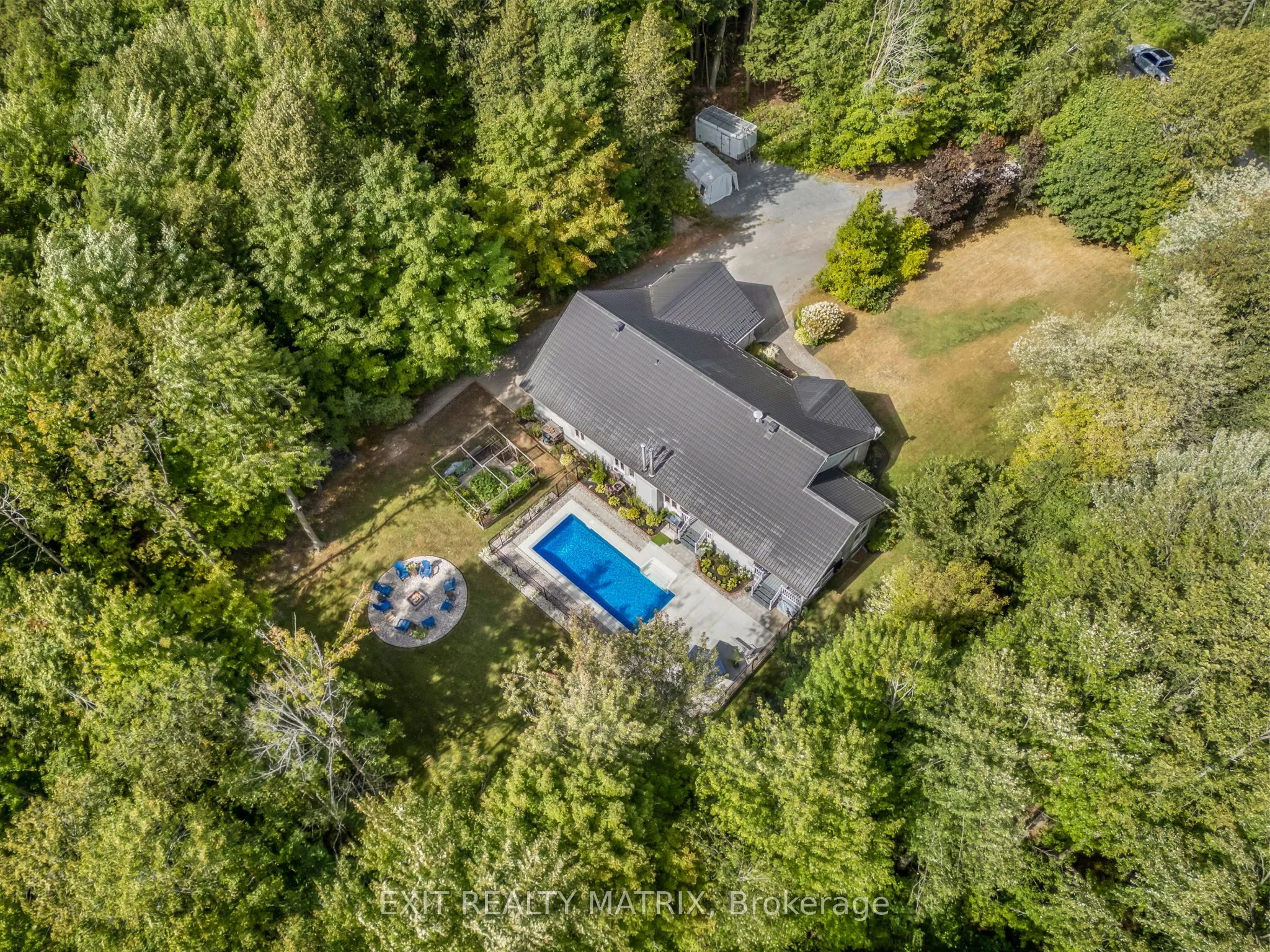 1736 GROVES Road