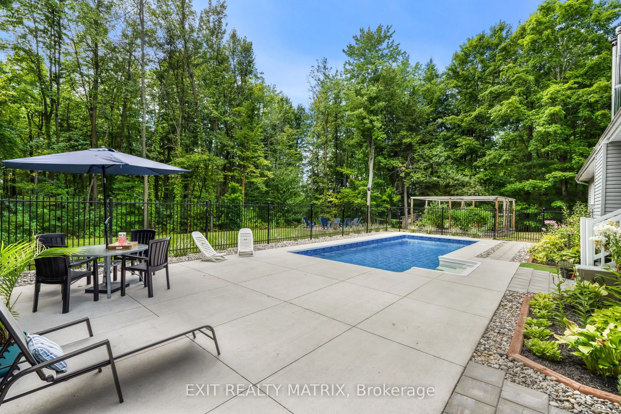 1736 GROVES Road