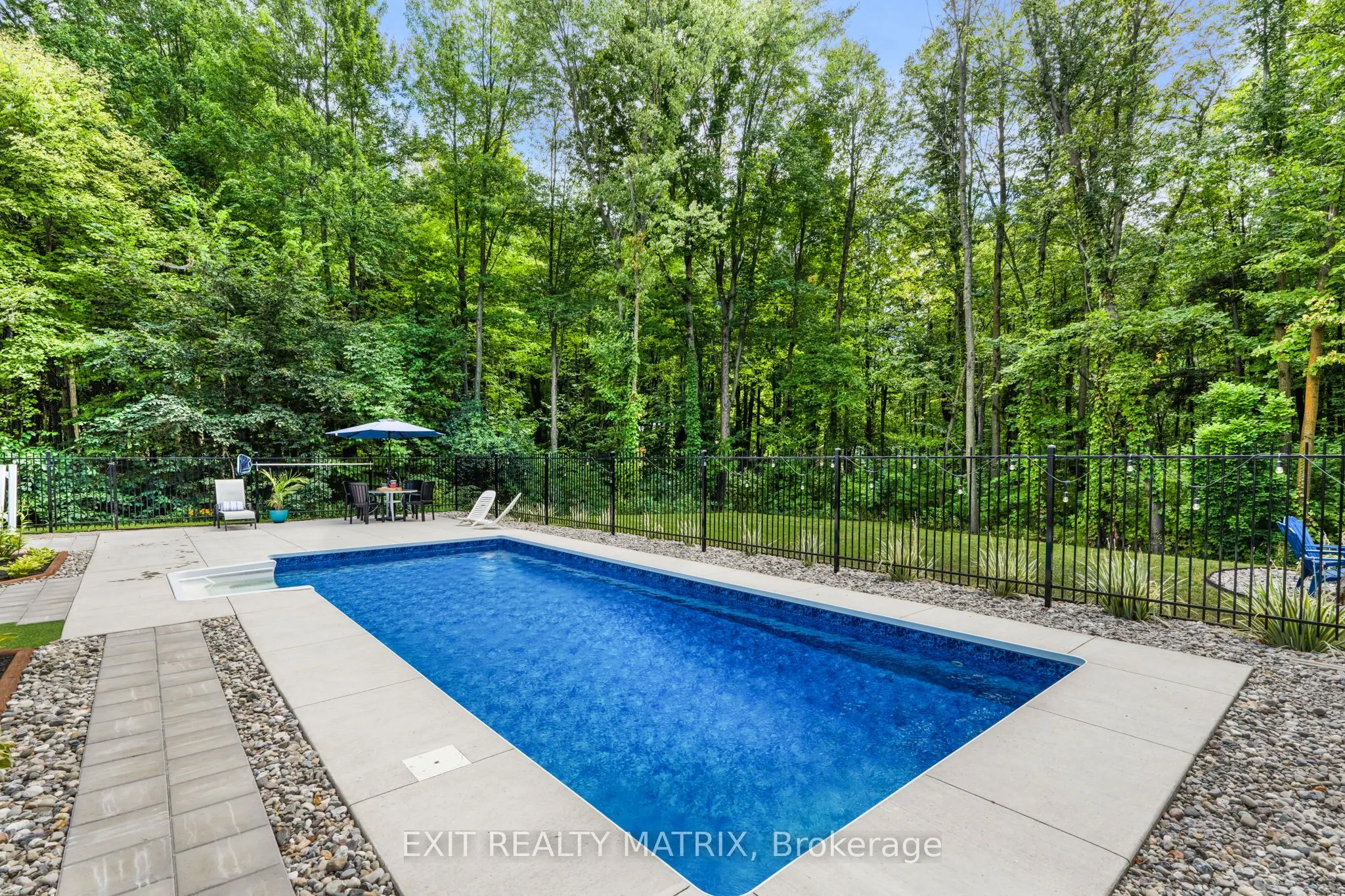 1736 GROVES Road