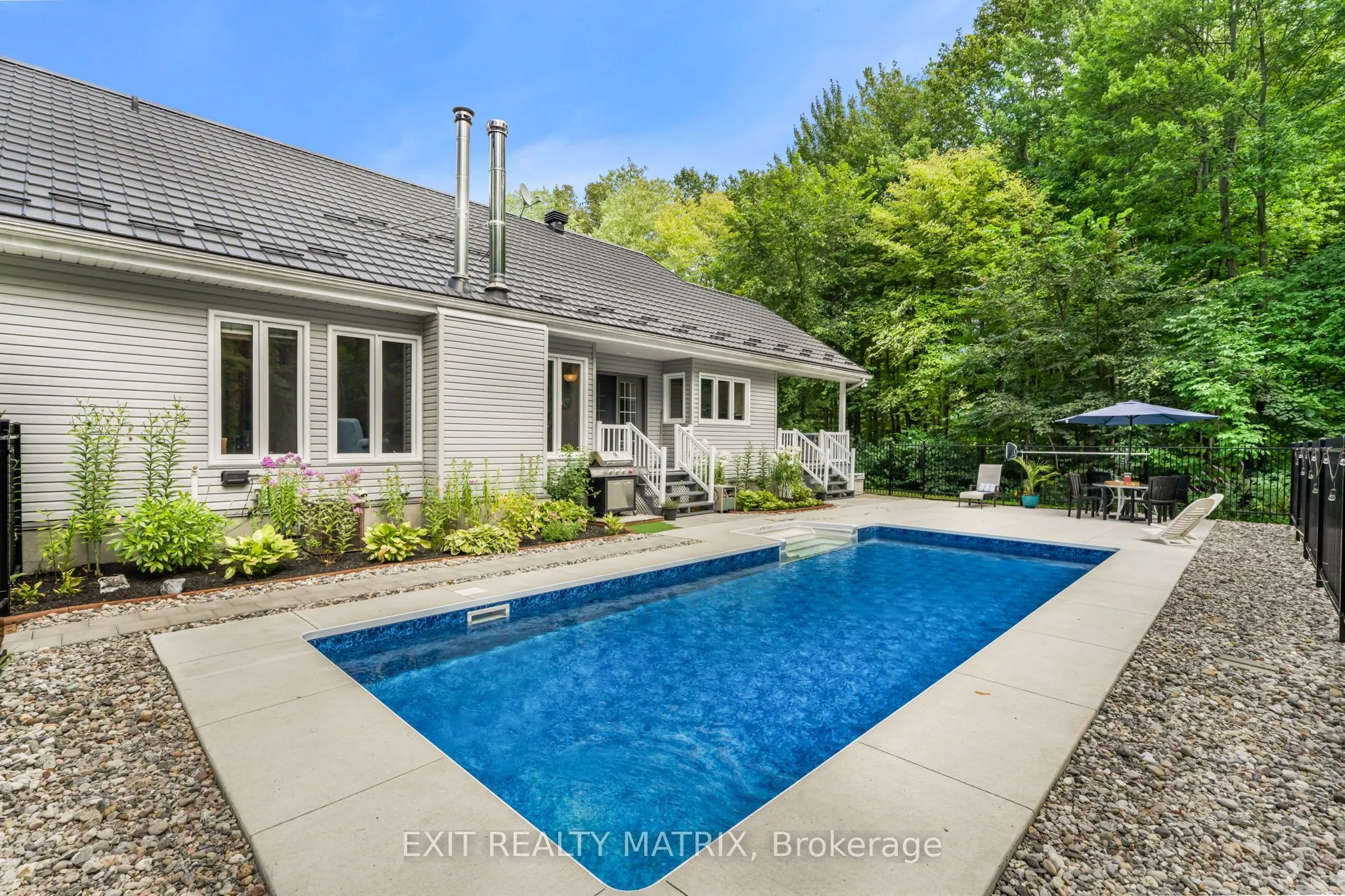 1736 GROVES Road