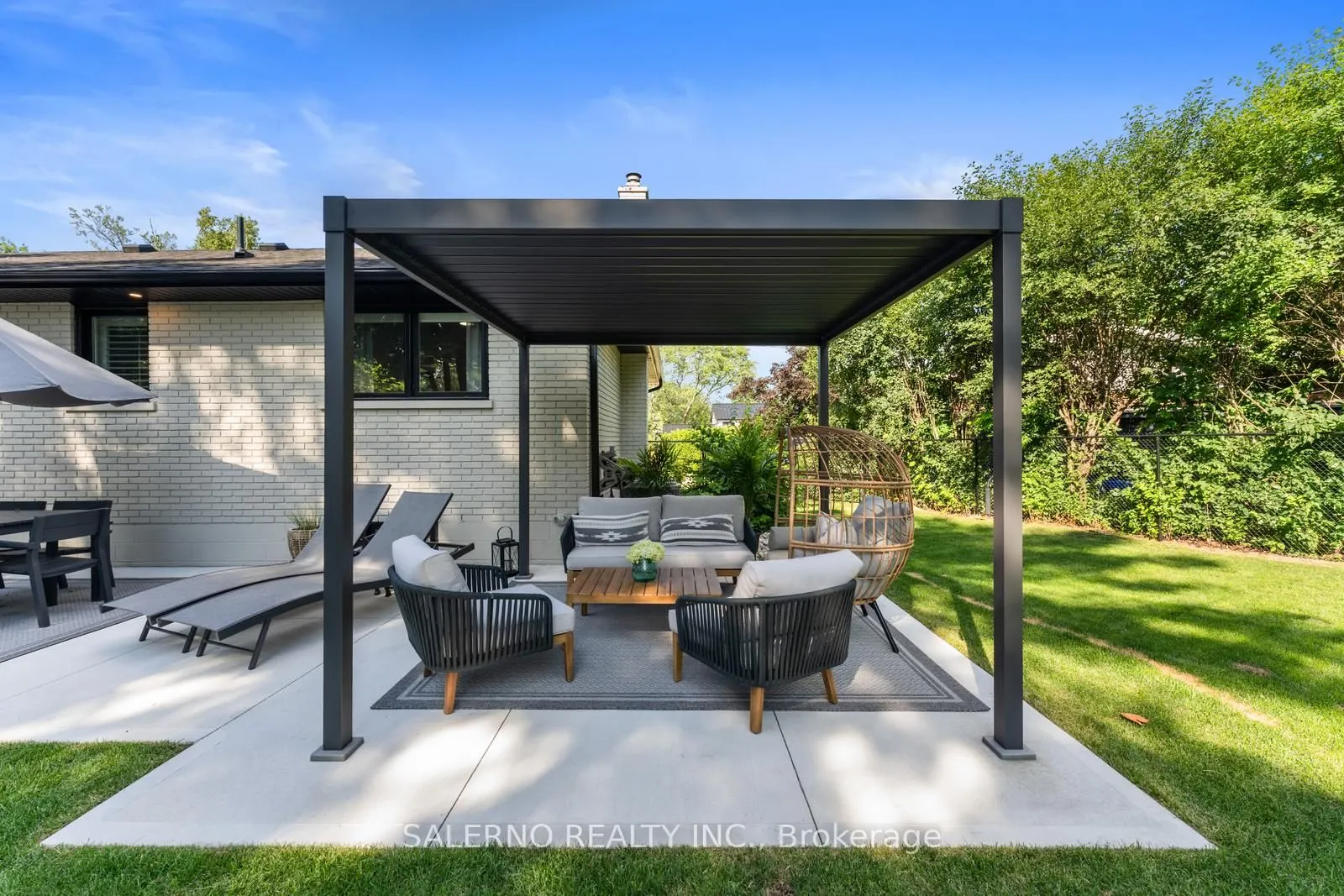 54 East Crest
