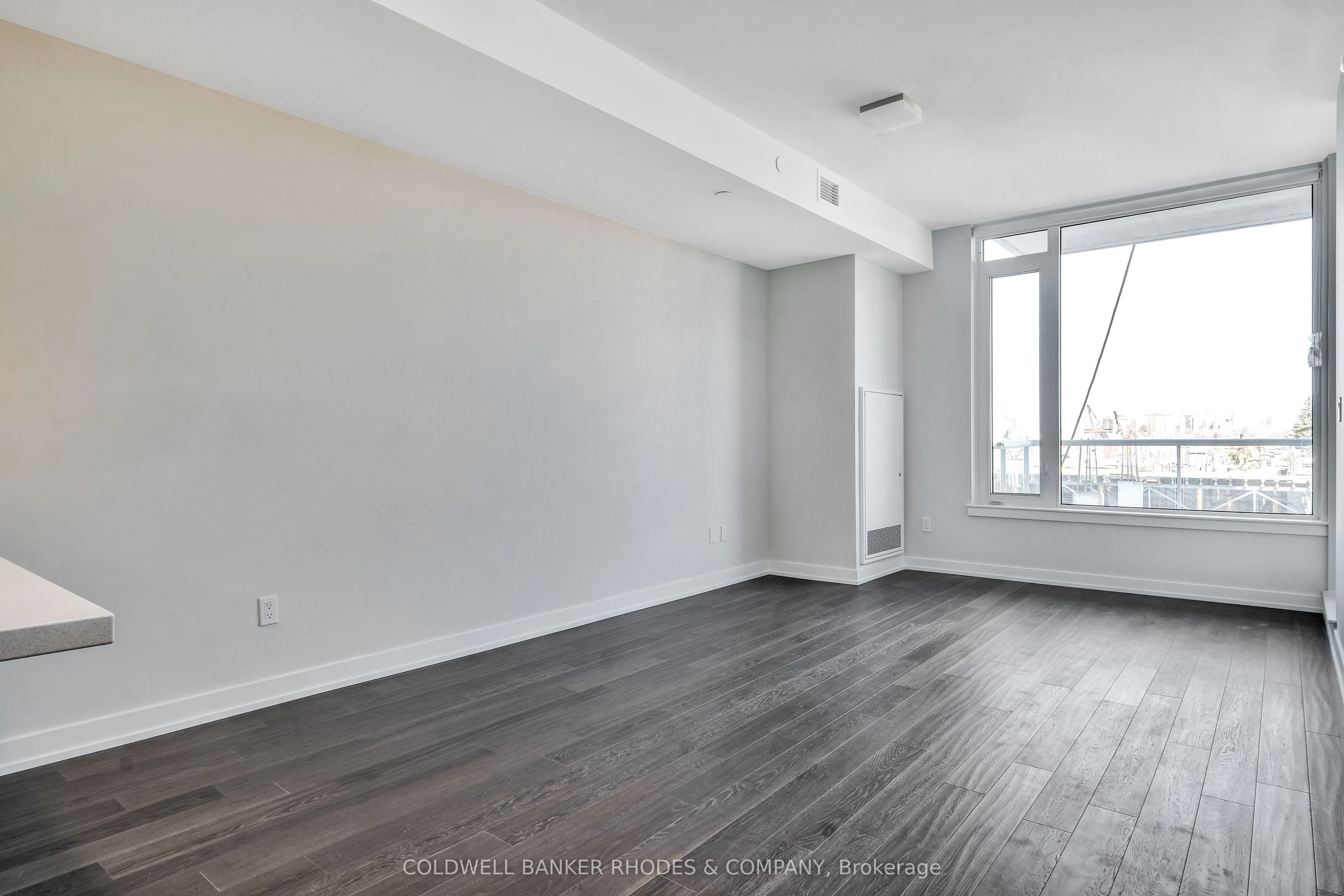 530 DE MAZENOD Avenue, #512