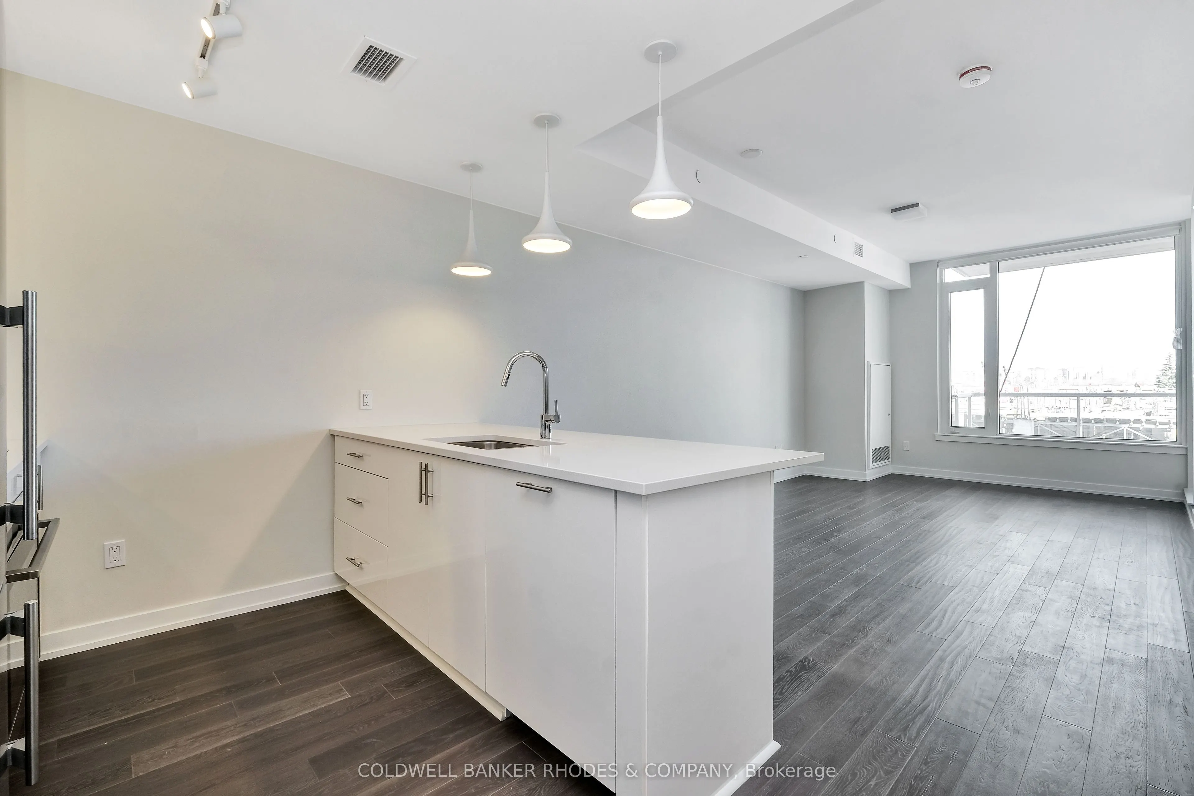 530 DE MAZENOD Avenue, #512