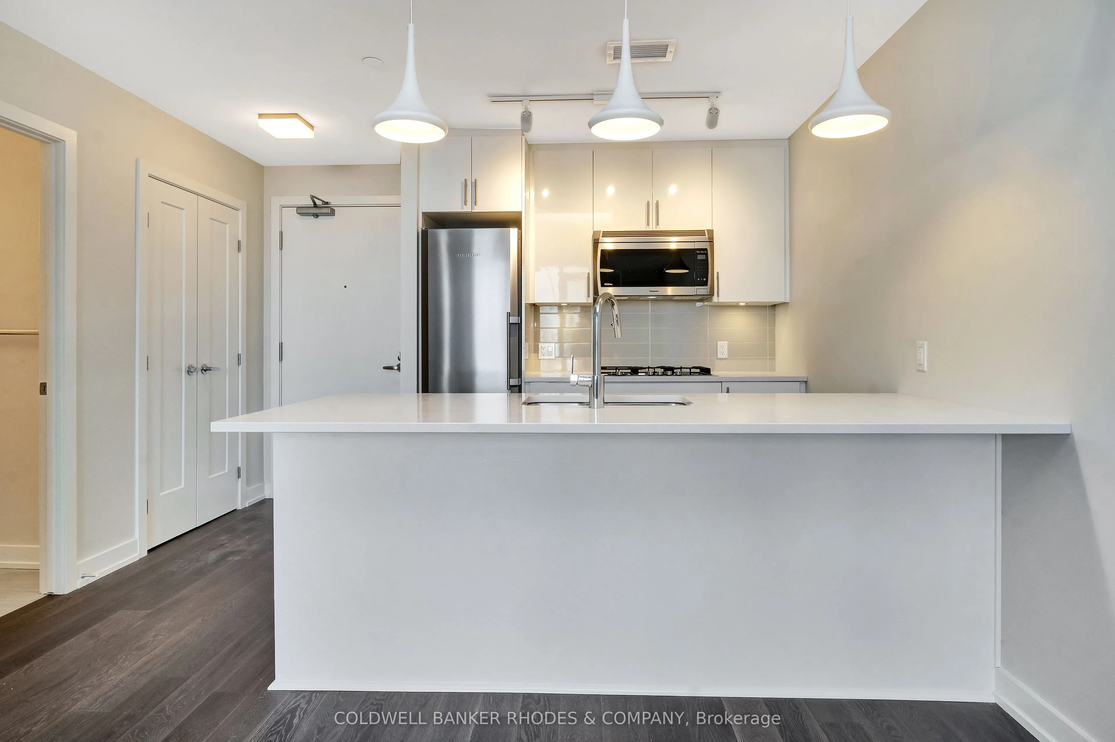 530 DE MAZENOD Avenue, #512