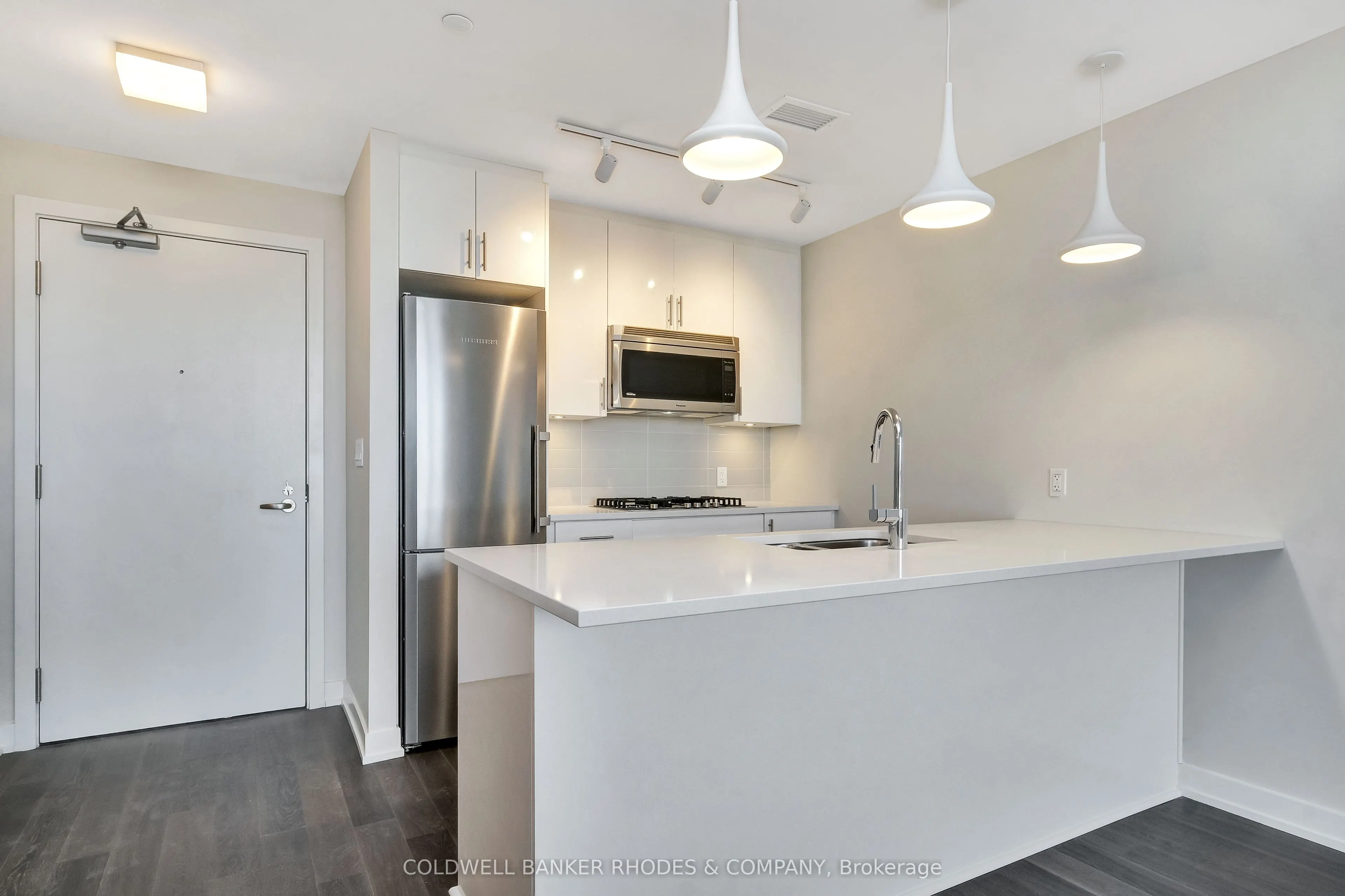 530 DE MAZENOD Avenue, #512