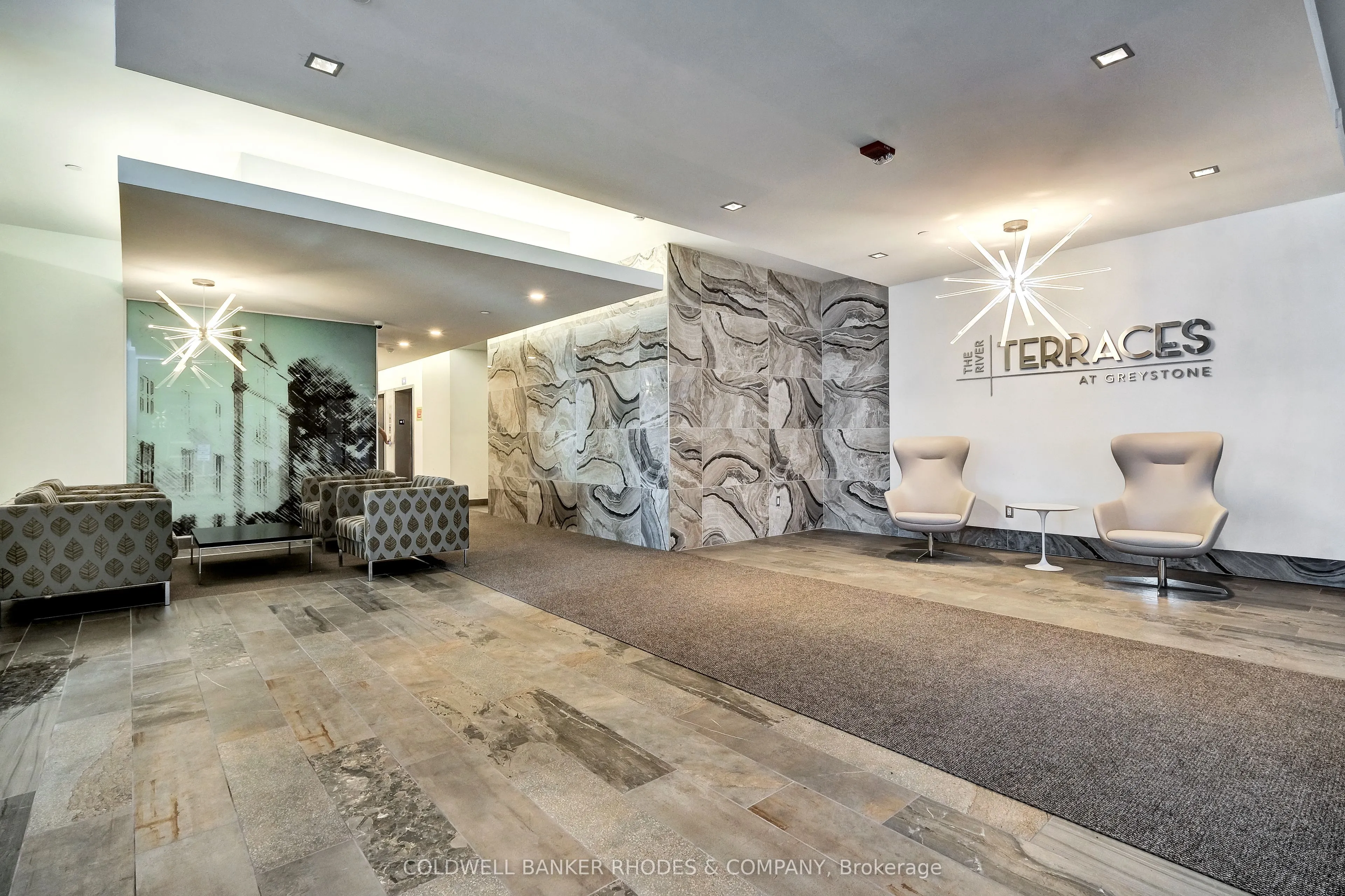 530 DE MAZENOD Avenue, #512
