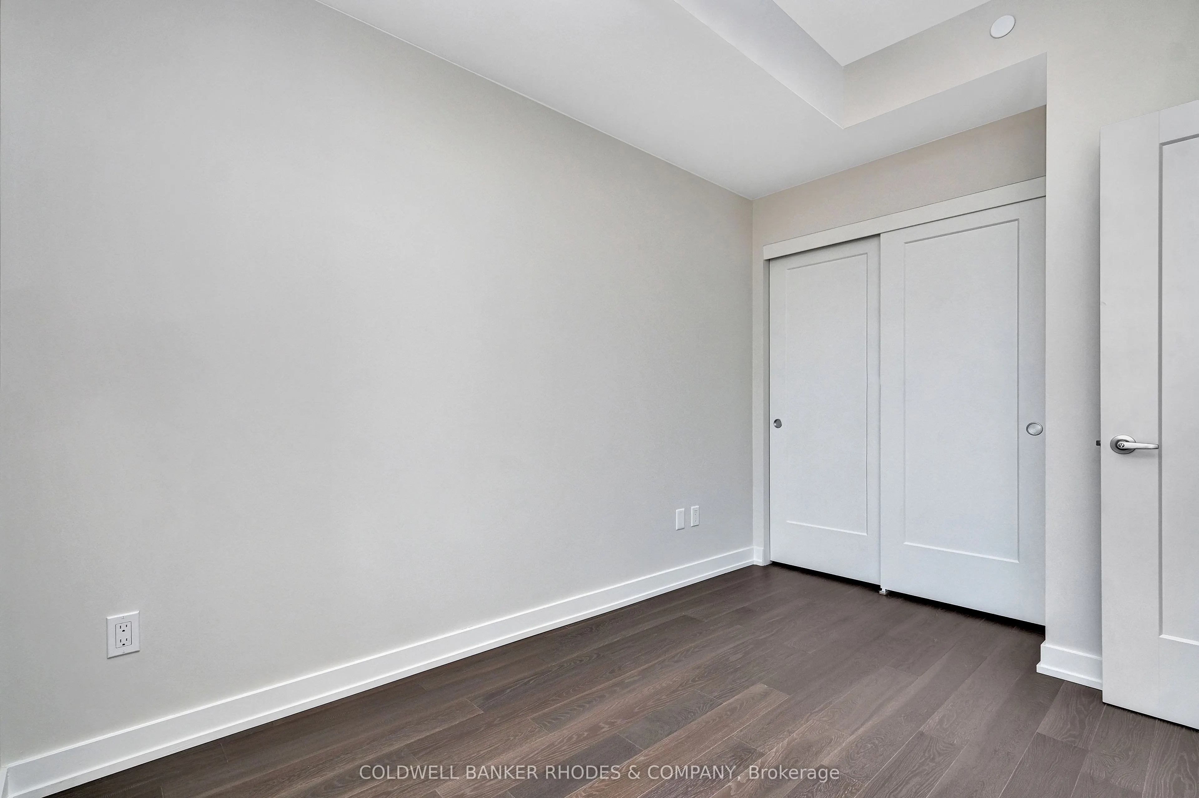 530 DE MAZENOD Avenue, #512