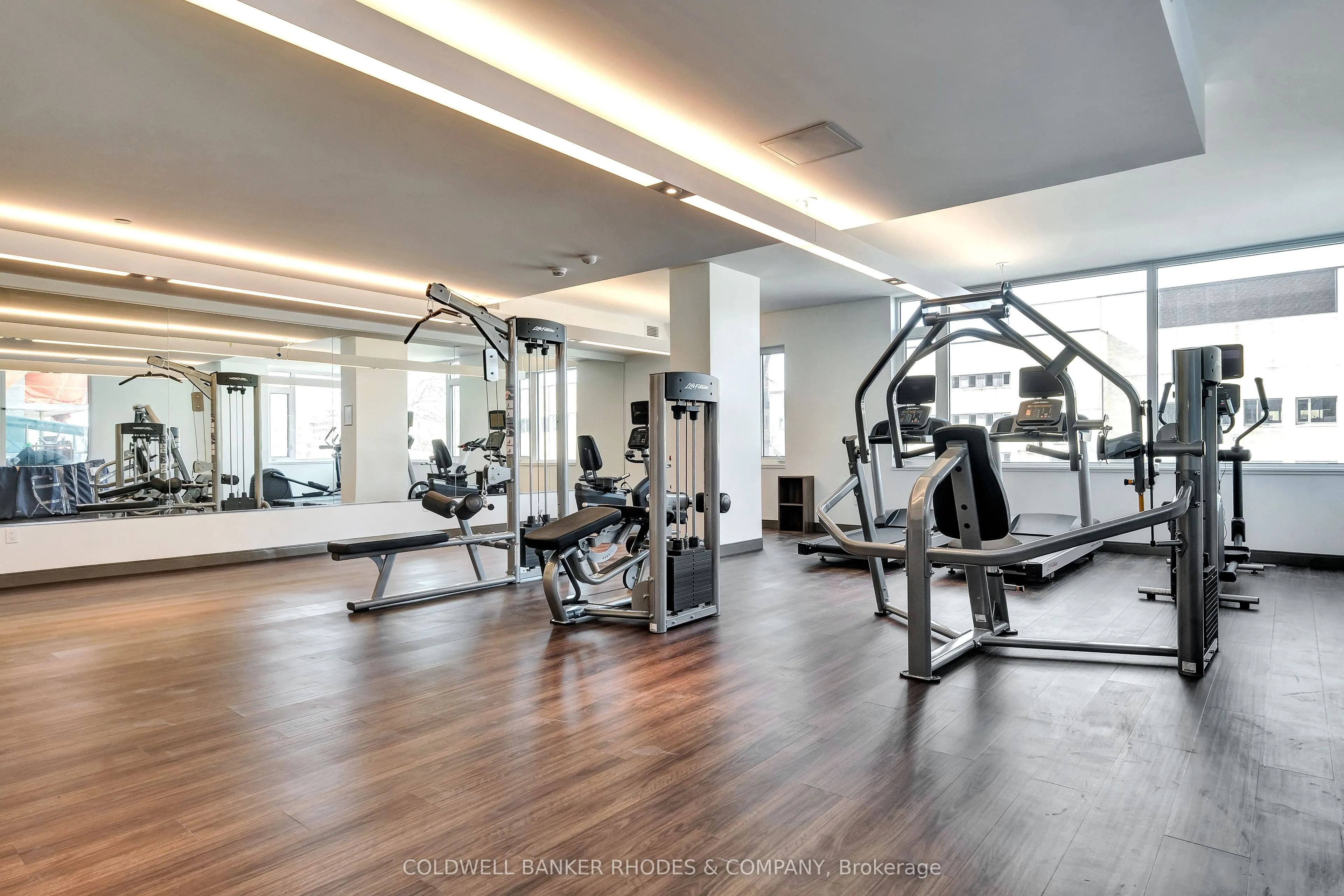 530 DE MAZENOD Avenue, #512