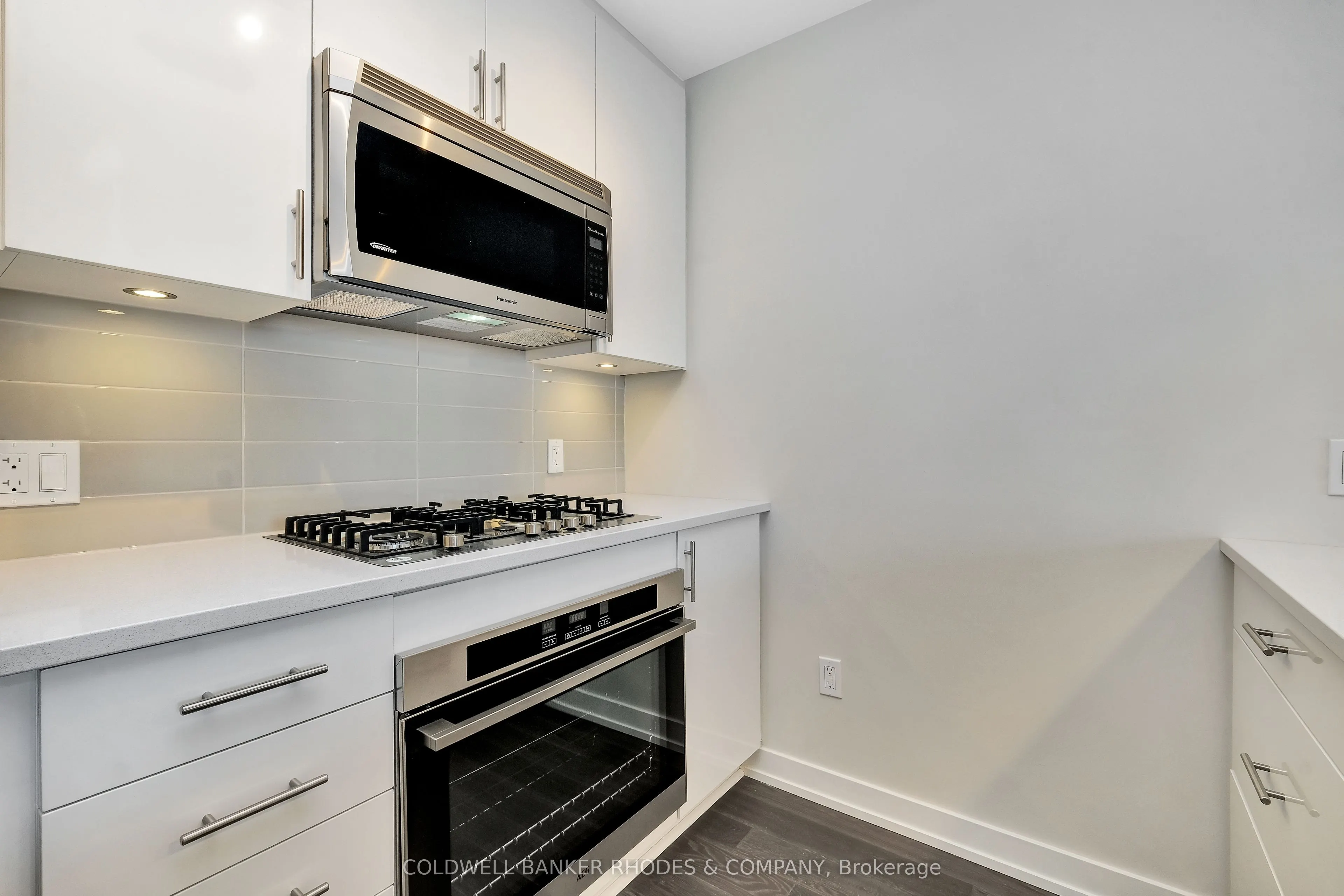 530 DE MAZENOD Avenue, #512