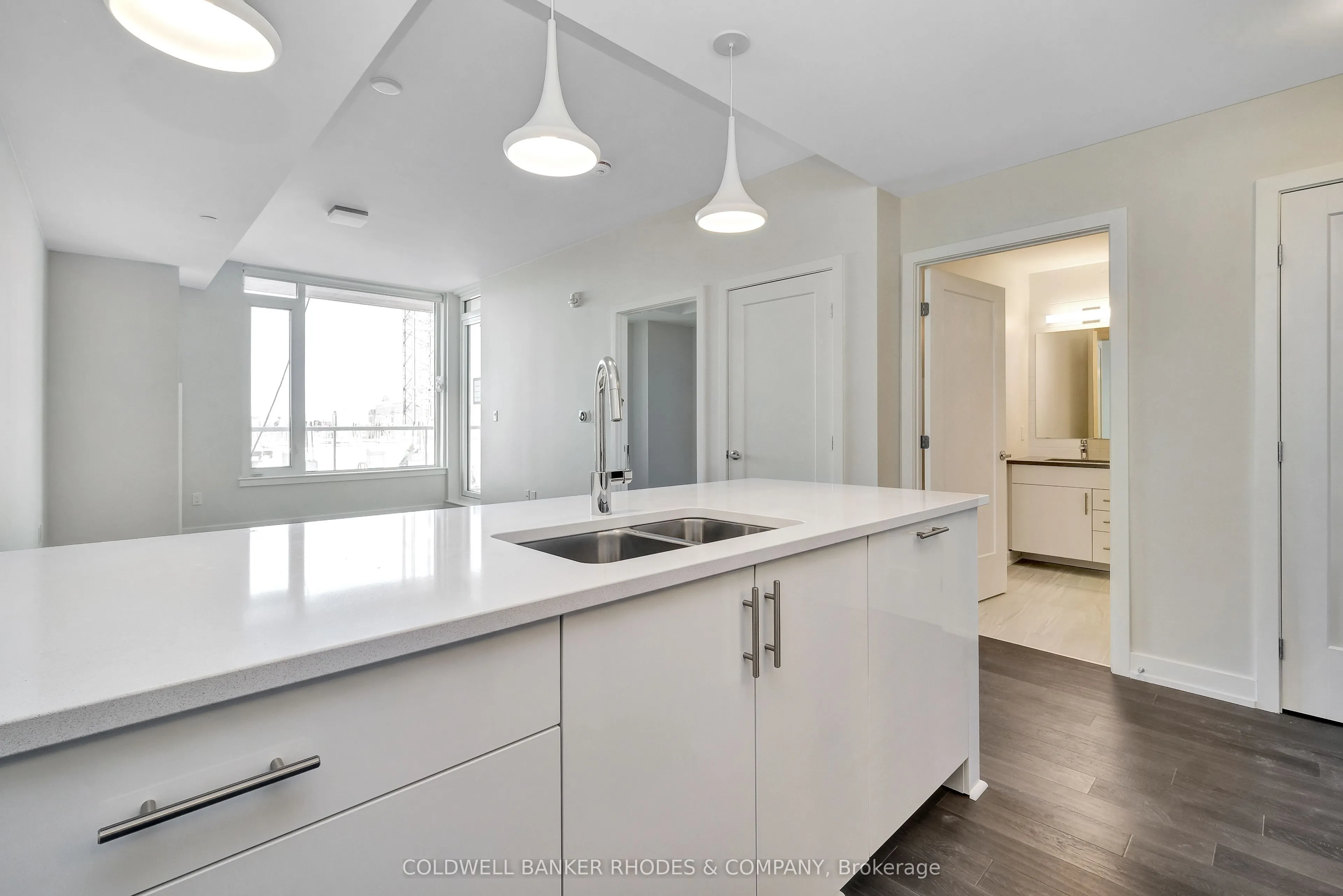 530 DE MAZENOD Avenue, #512