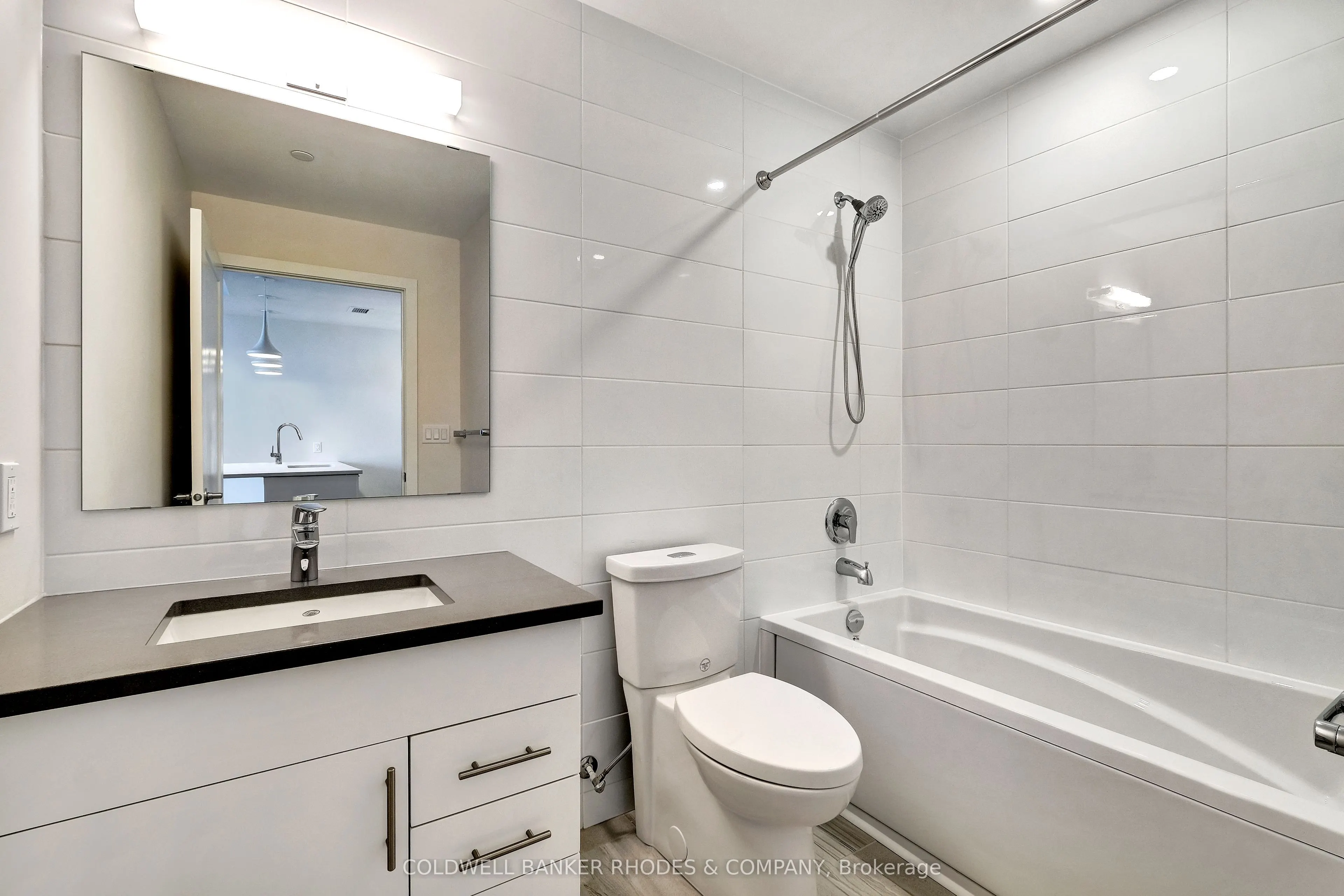530 DE MAZENOD Avenue, #512
