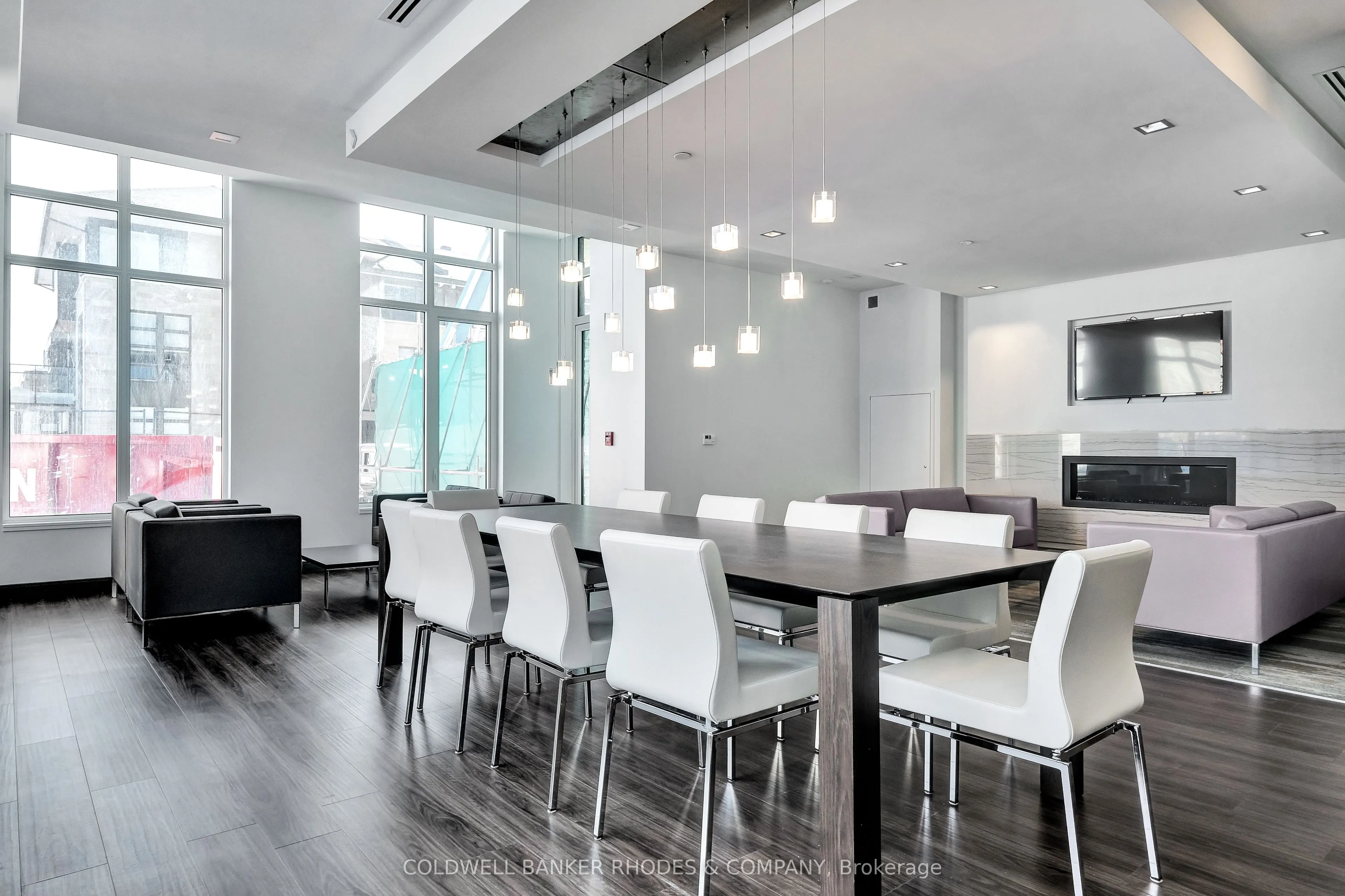 530 DE MAZENOD Avenue, #512