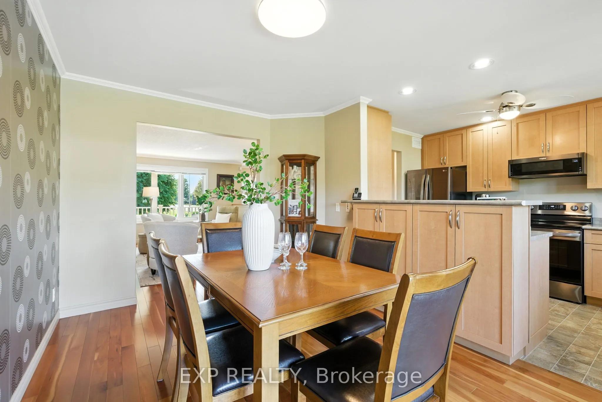 6 Cove Court